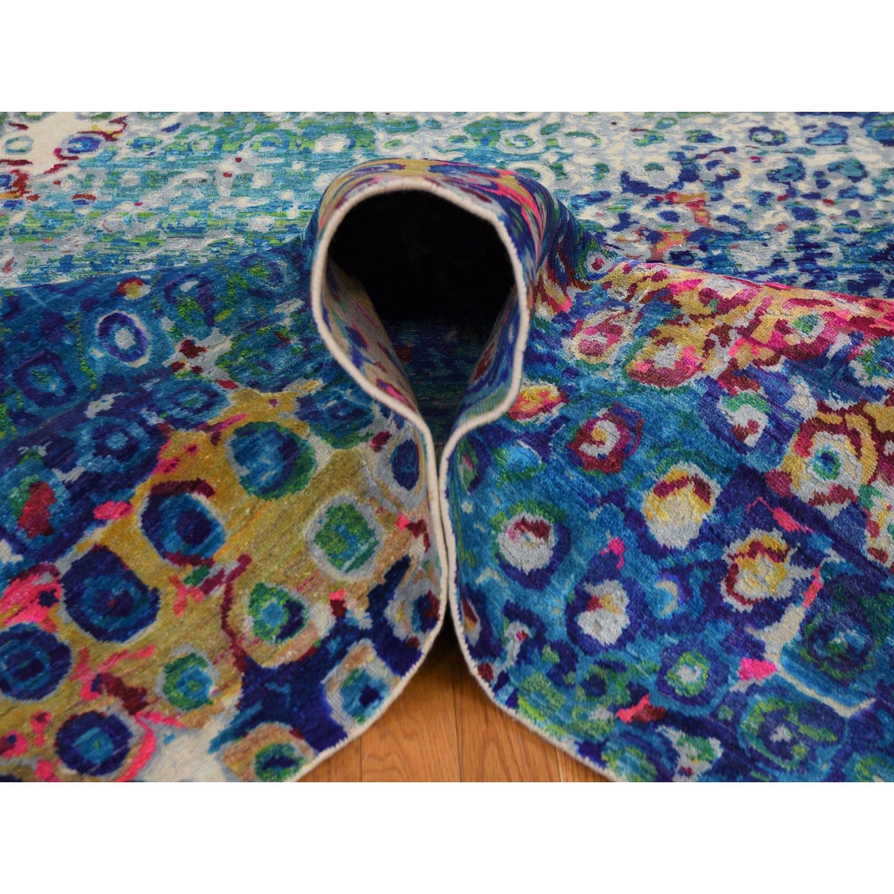 XXI secolo e contemporaneo 9'x12' THE PEACOCK, Tappeto orientale colorato in seta Sari annodato a mano in vendita