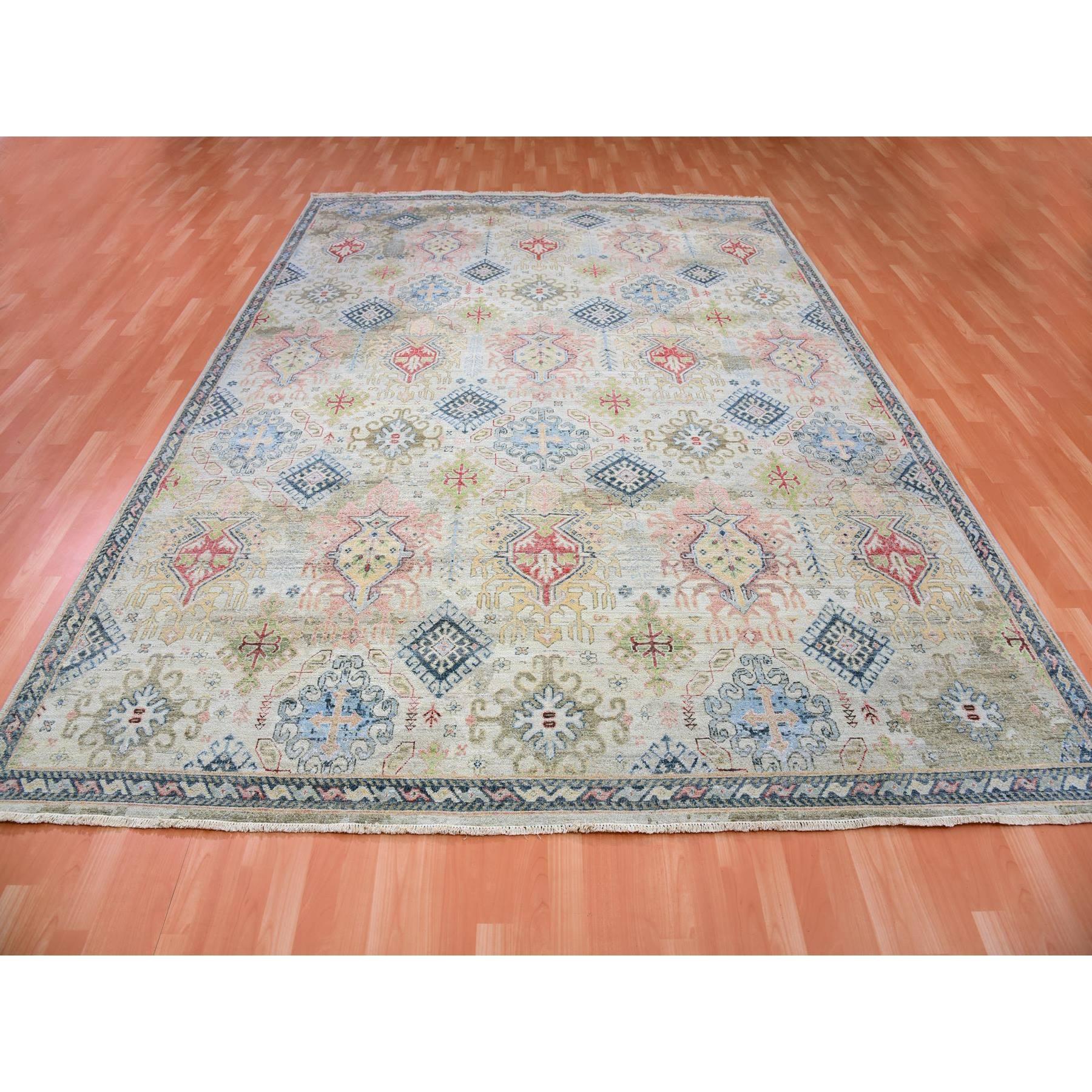 9'x12' Weißer handgeknüpfter orientalischer Teppich aus Wolle mit kaukasischen Gul-Motiven im All-Over-Design (Oushak) im Angebot