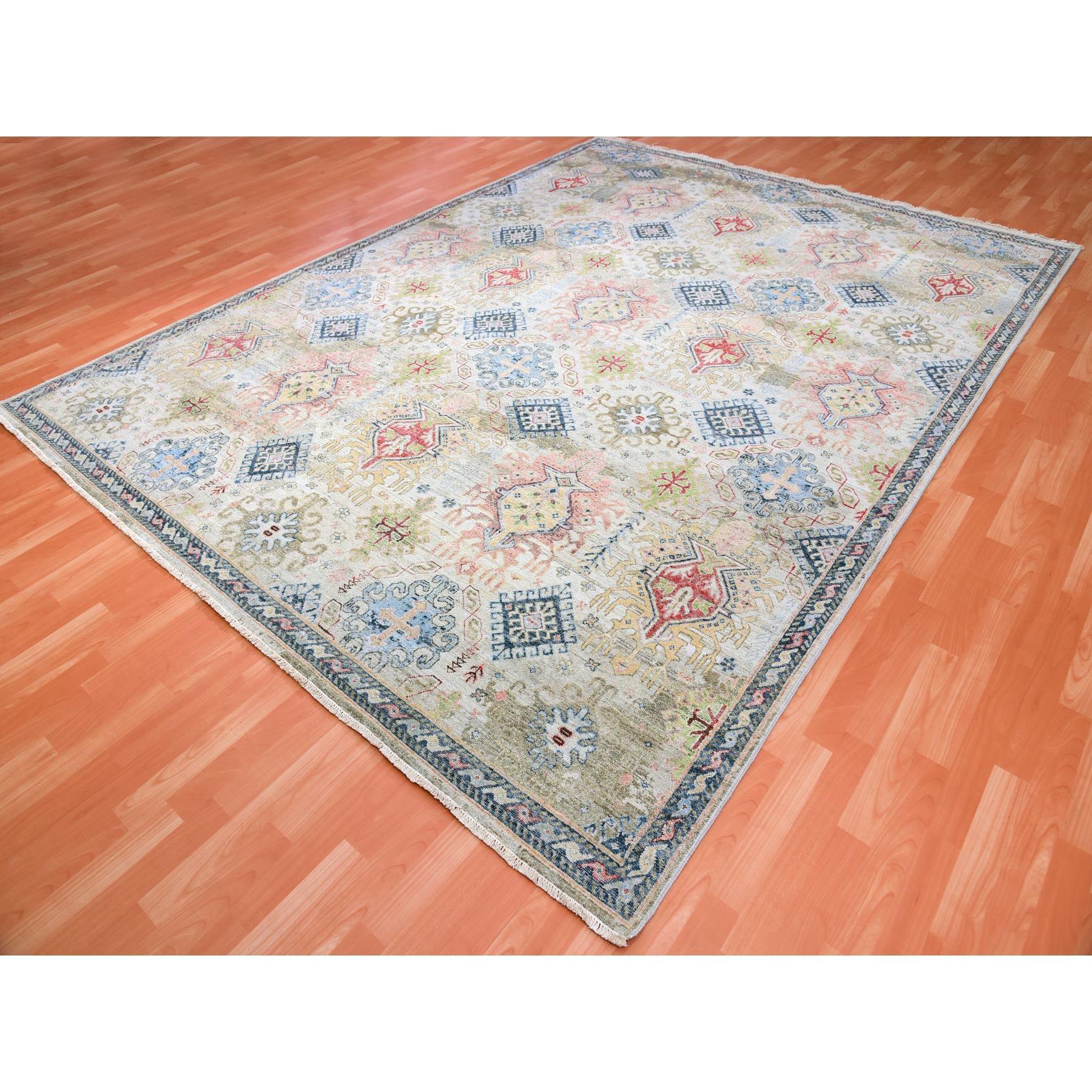 9'x12' Weißer handgeknüpfter orientalischer Teppich aus Wolle mit kaukasischen Gul-Motiven im All-Over-Design (Indisch) im Angebot