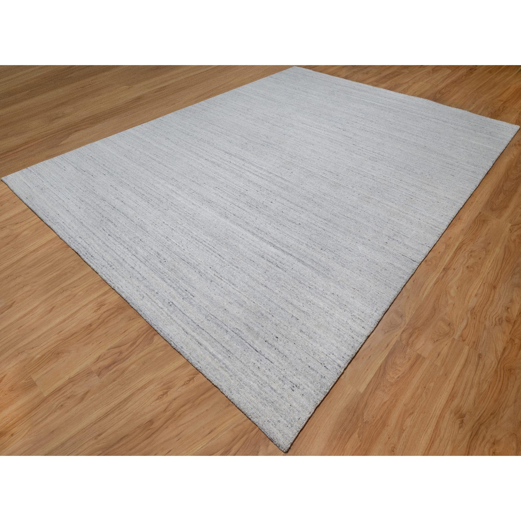 9'x12' Weißer weicher Flor aus reiner Wolle Einfarbig Modernes Striae Design Handgewebter Teppich (Indisch) im Angebot
