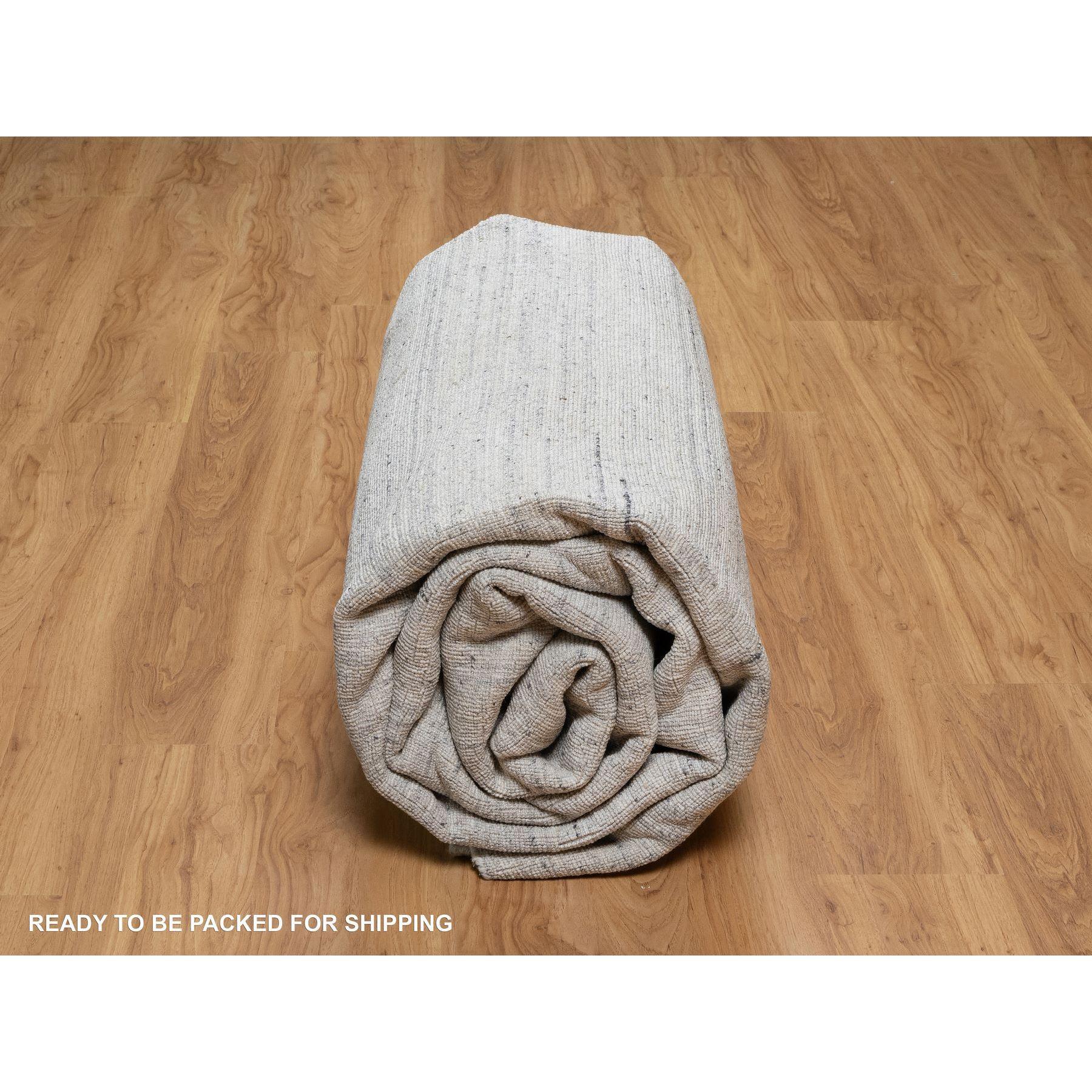 9'x12' Weißer weicher Flor aus reiner Wolle Einfarbig Modernes Striae Design Handgewebter Teppich im Angebot 3