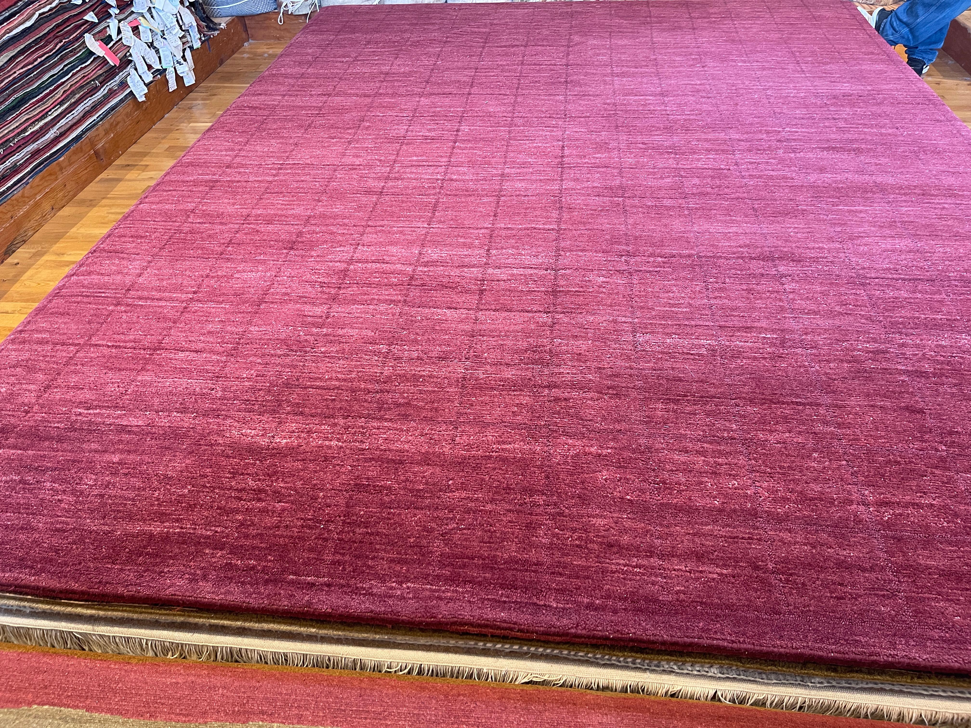 9x12 Wollteppich - Rot kariertes Design im Zustand „Neu“ im Angebot in Los Angeles, CA