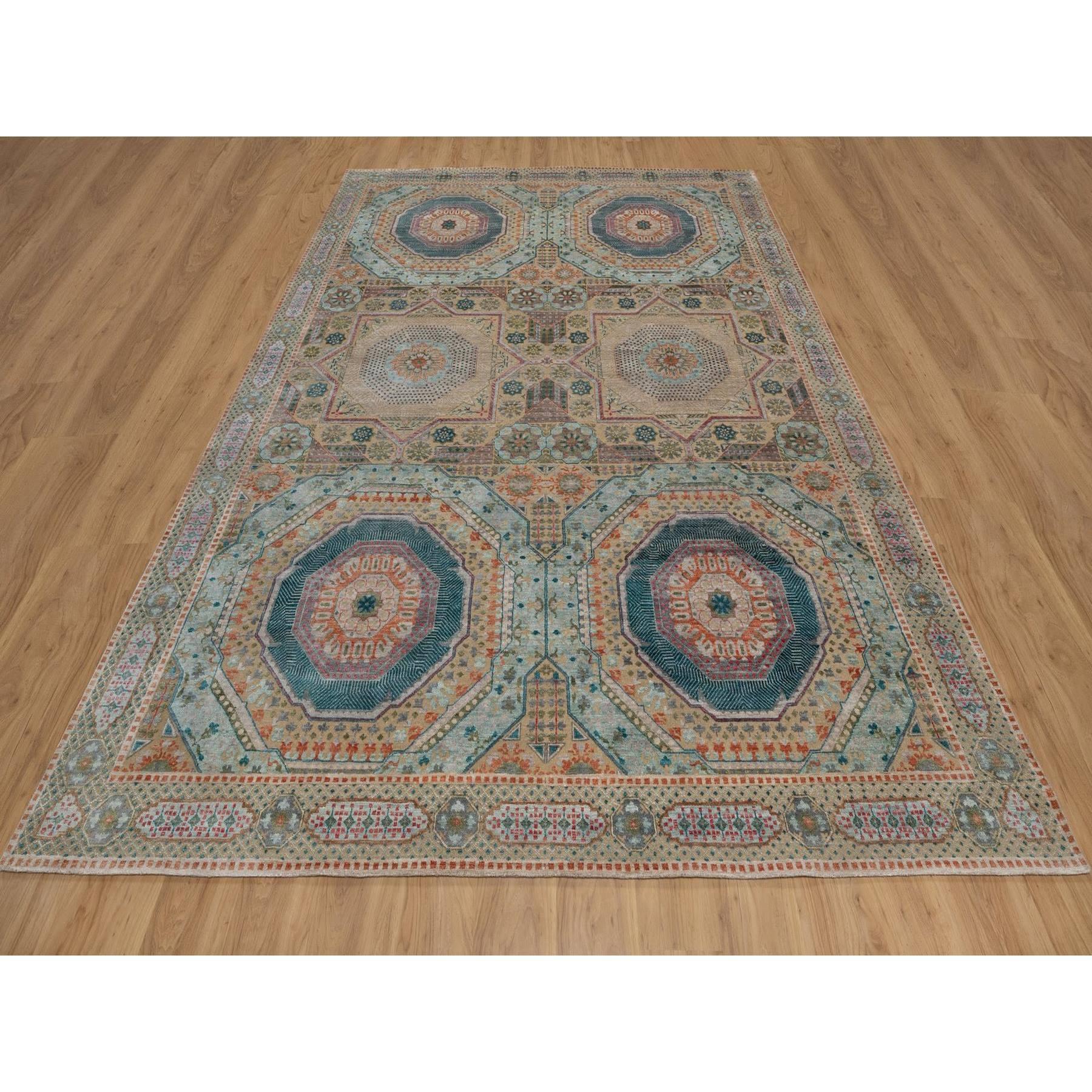 Wood Brown, noué à la main, Mamluke Design avec médaillons géométriques, laine et soie texturées, tapis d'Orient
Matériaux primaires : Laine et soie
Latex : Pas de poils 
hauteur : 0,25 pouces
Style : Traditionnel
Couleur primaire : marron
Couleurs