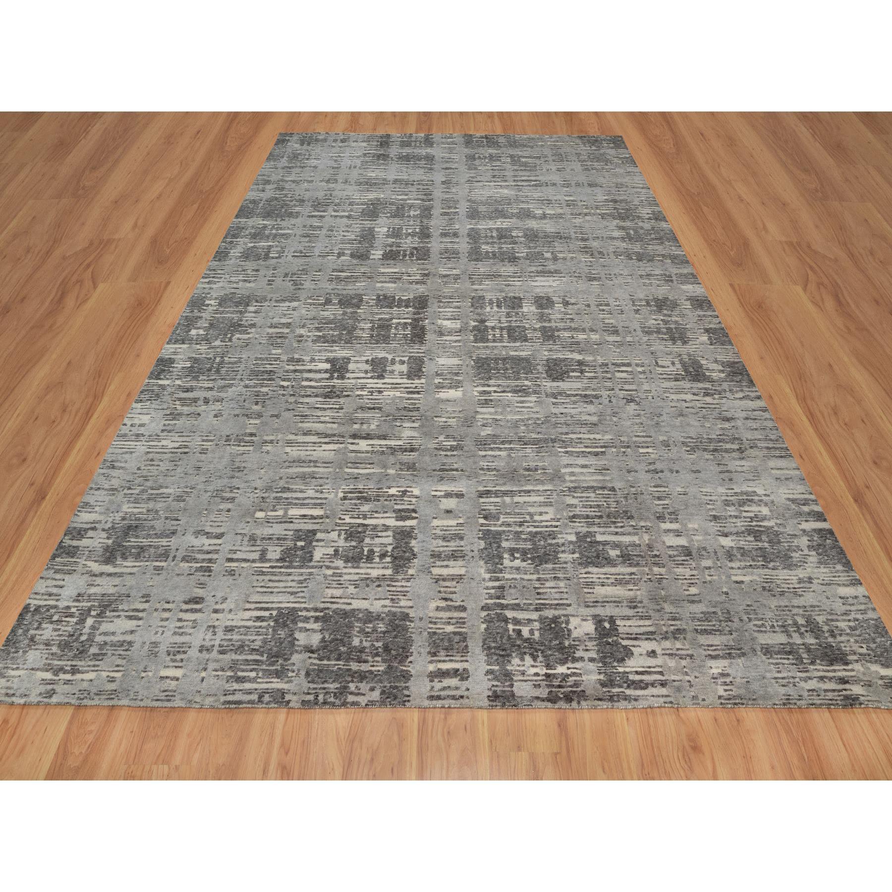 Grigio tortora, Moderno disegno a croce cancellata, Filato a mano in lana naturale non colorata, Annodato a mano, Tappeto orientale
Materiali primari: Lana
Lattice: No Pile 
altezza: 0,25 pollici
Stile: Contemporaneo
Colore primario: Grigio
Colori