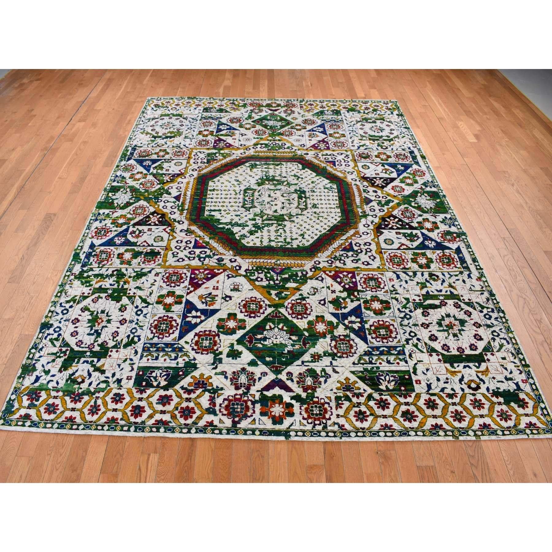 Elfenbein, Sari Seide, Buntes Mamluken Design, Handgeknüpft, Orientteppich
Primäre MATERIALIEN: Wolle & Sari-Seide
Latex: Kein Flor 
Höhe: 0,25 Zoll
Stil: Transitional
Grundfarbe: Elfenbein
Sekundäre Farben: Blau, Grün, Gelb, Rot, Orange, Lila,