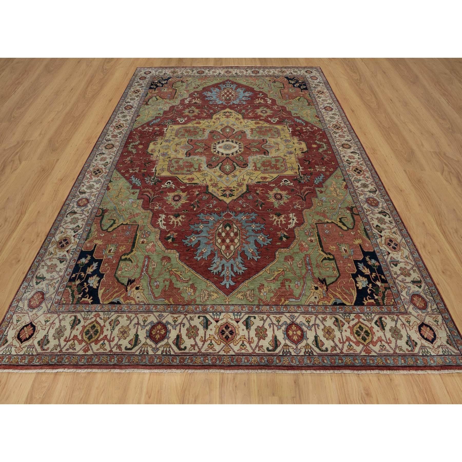 Rosso fienile, Ricreazione Heriz anticato, Disegno a medaglione, Annodato a mano, Pile morbido, Lana della Nuova Zelanda filata a mano, Tinture vegetali, Tappeto orientale
Materiali primari: Lana
Lattice: No Pile 
altezza: 0,25 pollici
Stile: