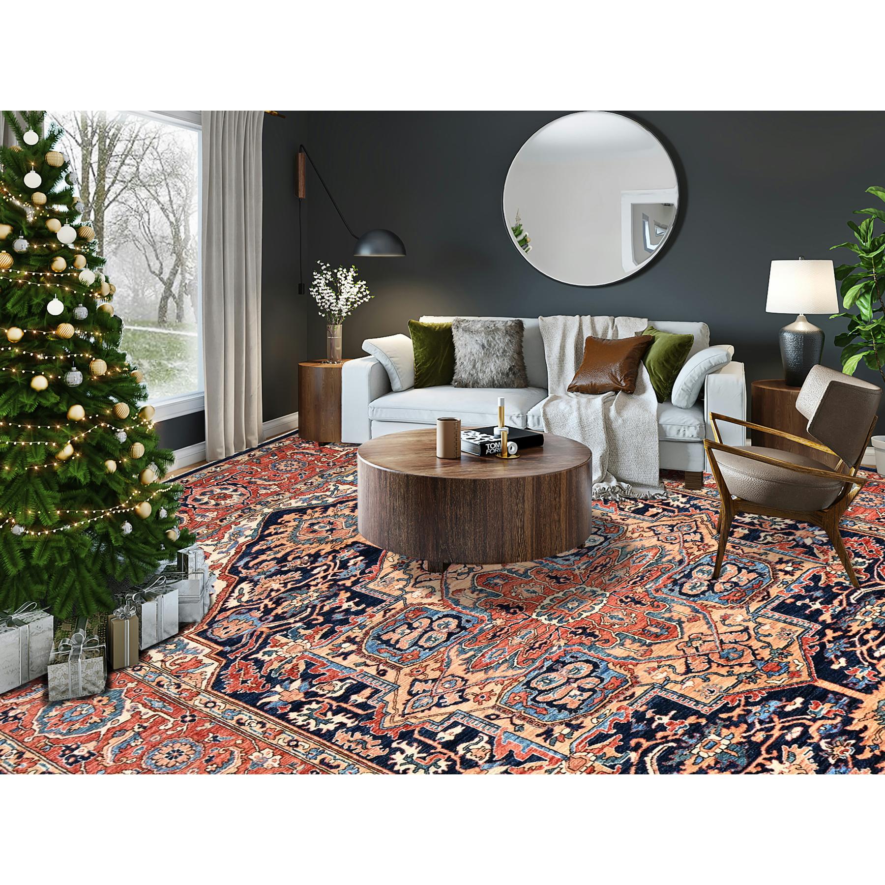 Yale Blau, Aryana Grade, Serapi Heriz mit großem Medaillon Design, Pflanzenfarben, weicher Flor, handgeknüpft, Hochgebirgswolle, dicht gewebt, Orientteppich
Primäre MATERIALIEN: Wolle
Latex: Kein Flor 
Höhe: 0,25 Zoll
Stil: Traditionell
Grundfarbe: