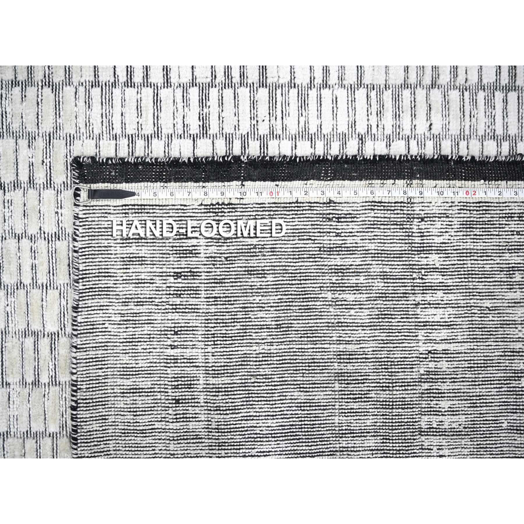 Tappeto orientale avorio e nero dal design moderno in lana e seta lavorato a mano 9'x12'2