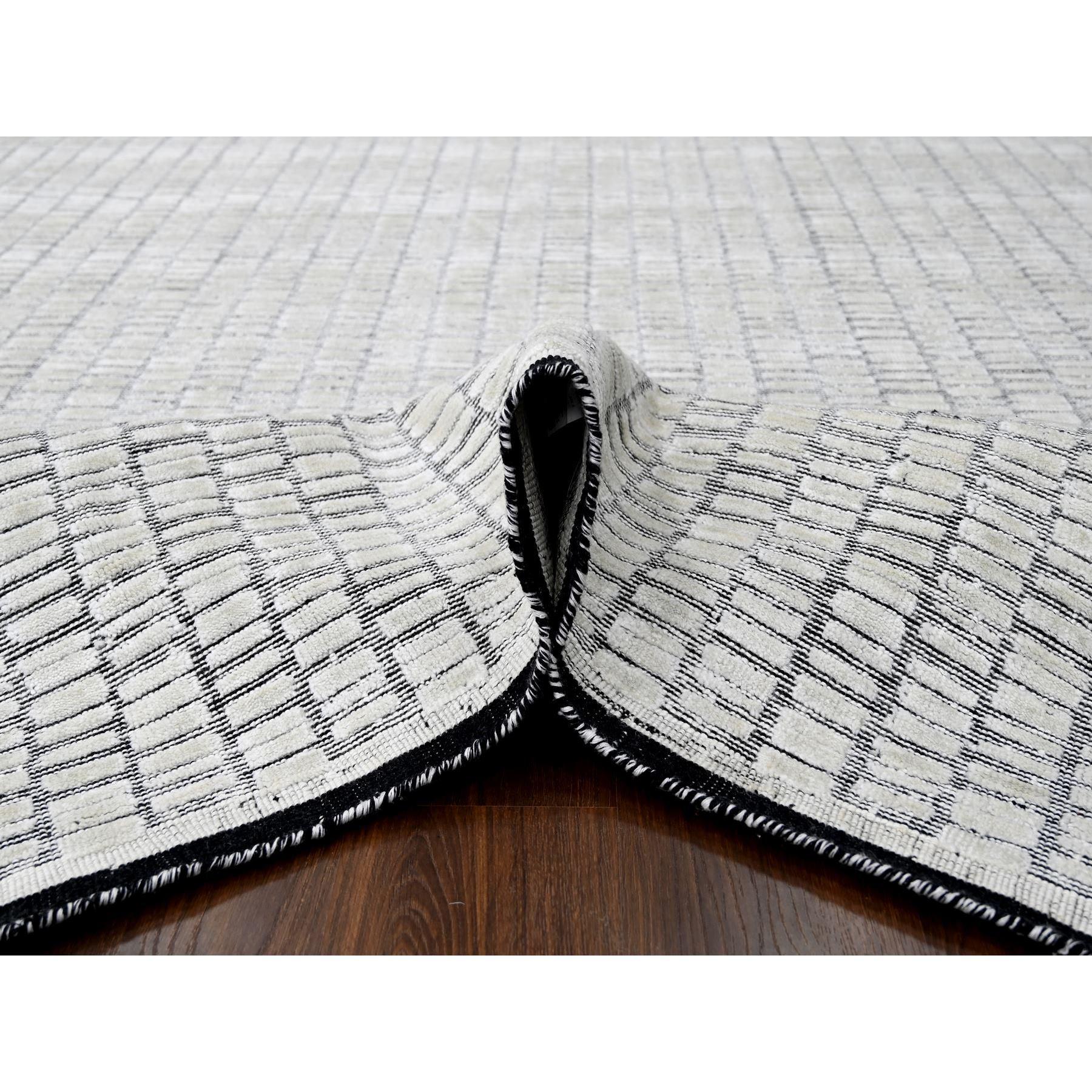 Annodato a mano Tappeto orientale avorio e nero dal design moderno in lana e seta lavorato a mano 9'x12'2
