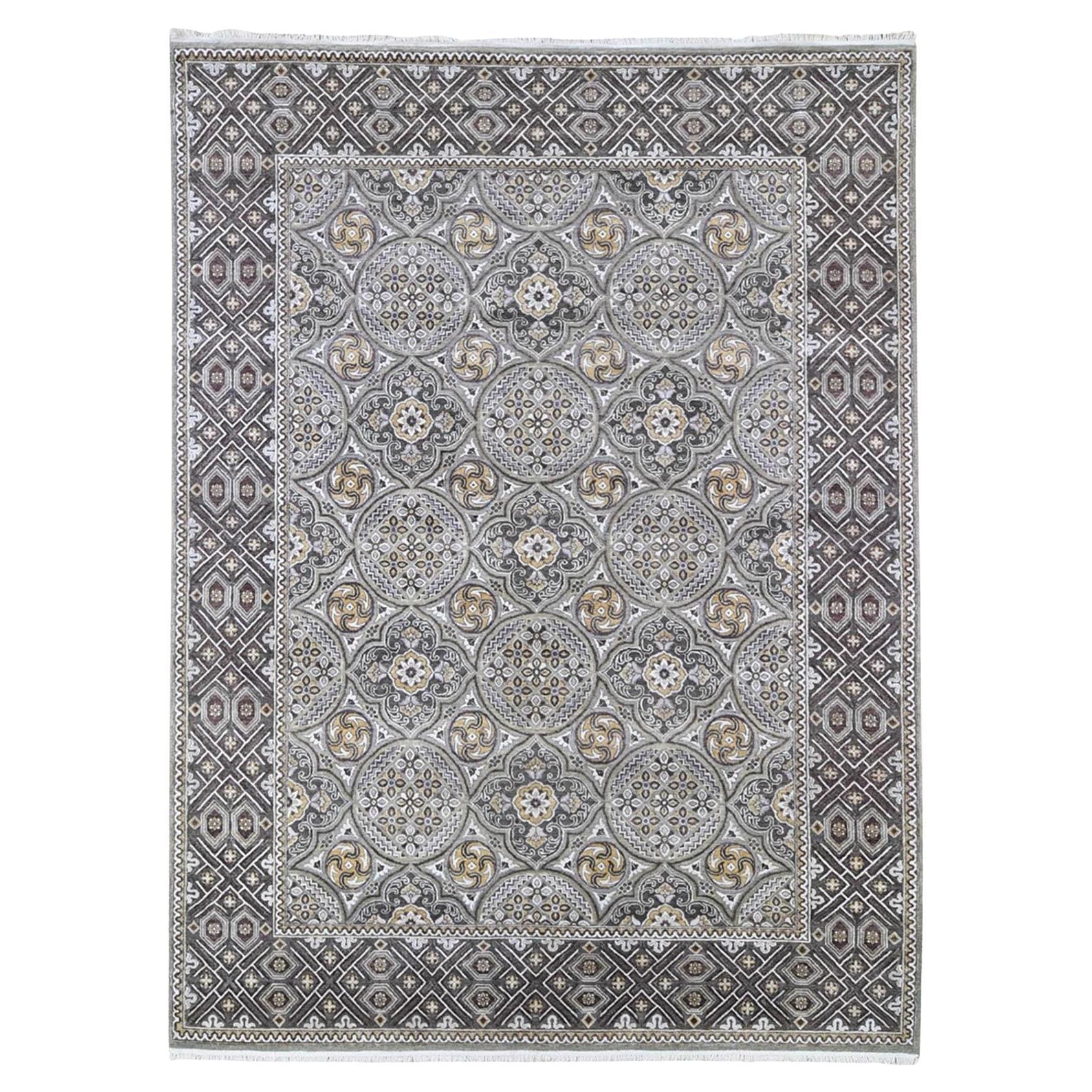 Tappeto Hand Made 9'x12'2" in lana e seta con disegno di medaglioni di ispirazione Mughal