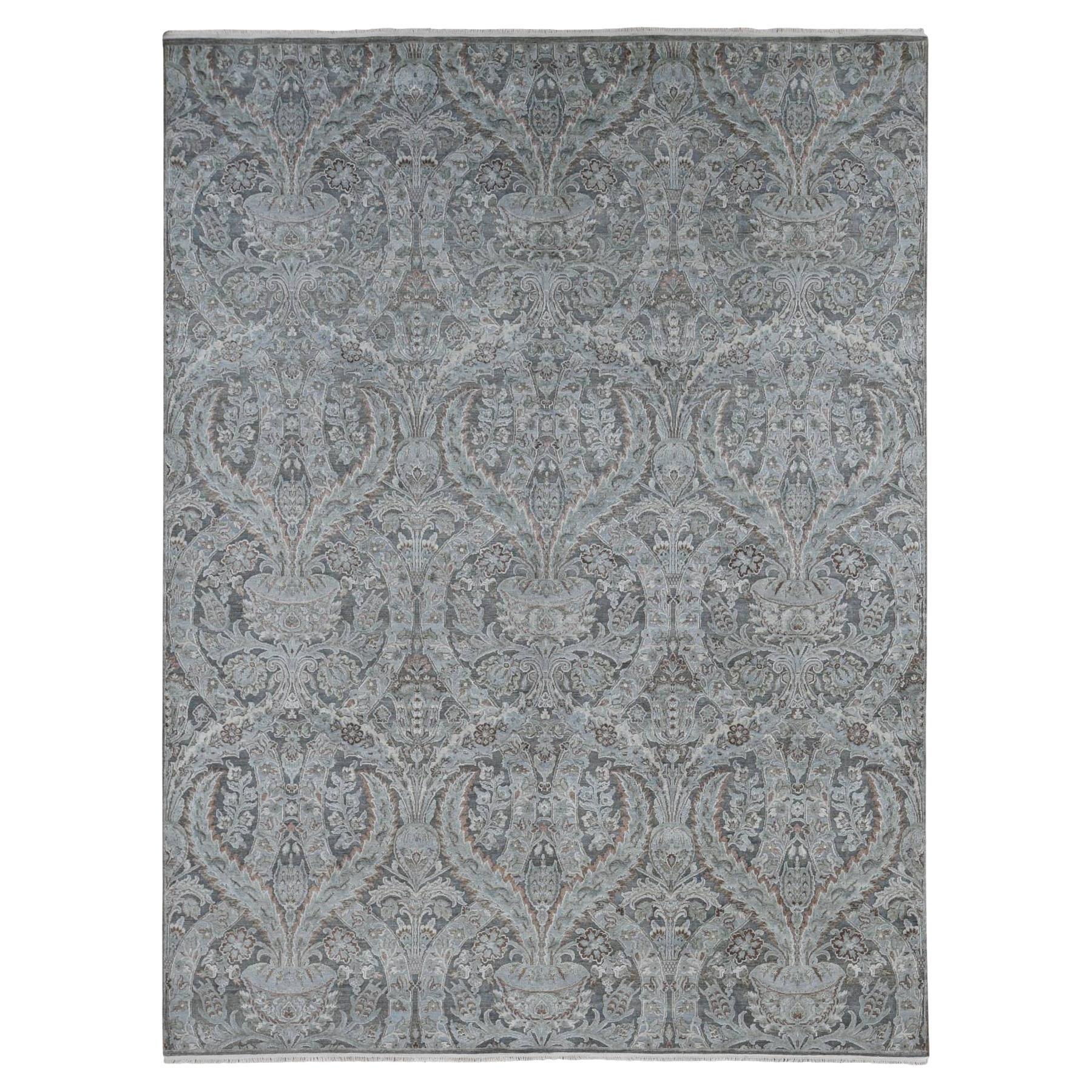 9'x12'2" Ultimate Gray, handgeknüpfter Teppich aus Seide mit Wolle, Kranz und Urnen im Design