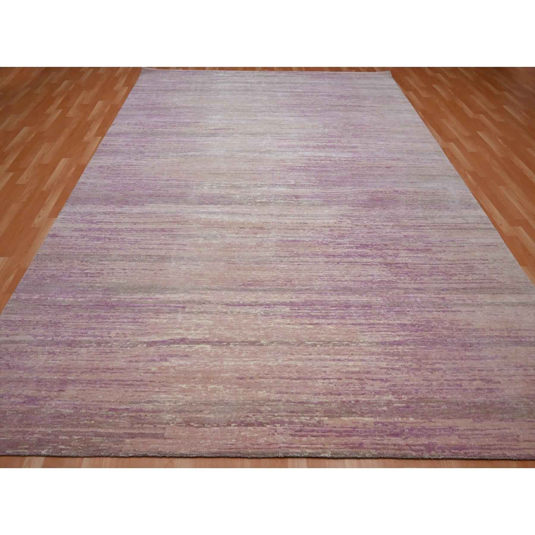 Flamingo Pink with Ivory, Horizontal Ombre Design, Hand Knotted, Pure Wool, Oriental Rug
Matières premières : Laine
Latex : Pas de poils 
hauteur : 0,25 pouces
Style : Contemporain
Couleur primaire : rose
Couleurs secondaires : Beige, Marron
Modèle
