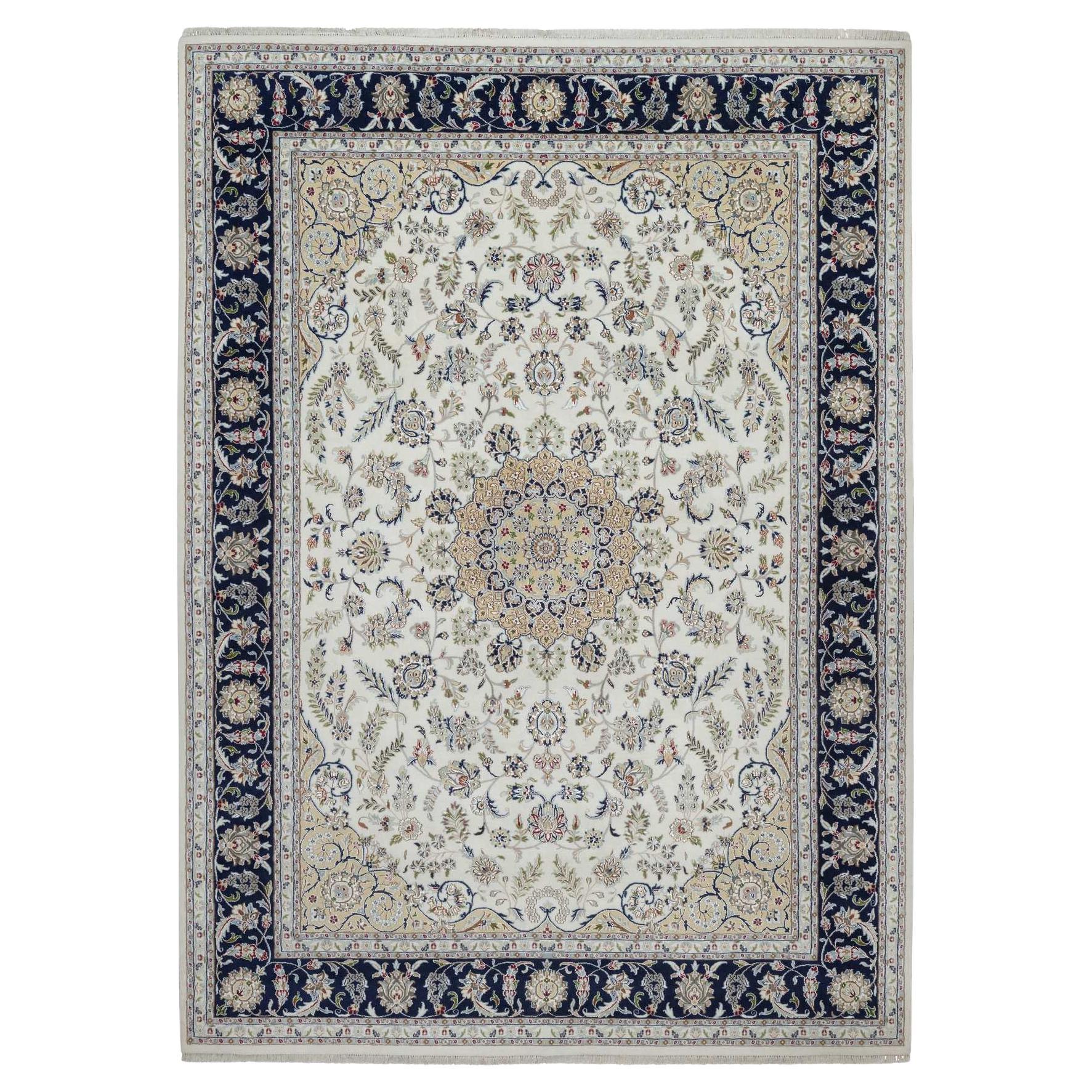 Tappeto in lana e seta annodato a mano 9
x12
3" avorio Nain con disegno di medaglioni floreali