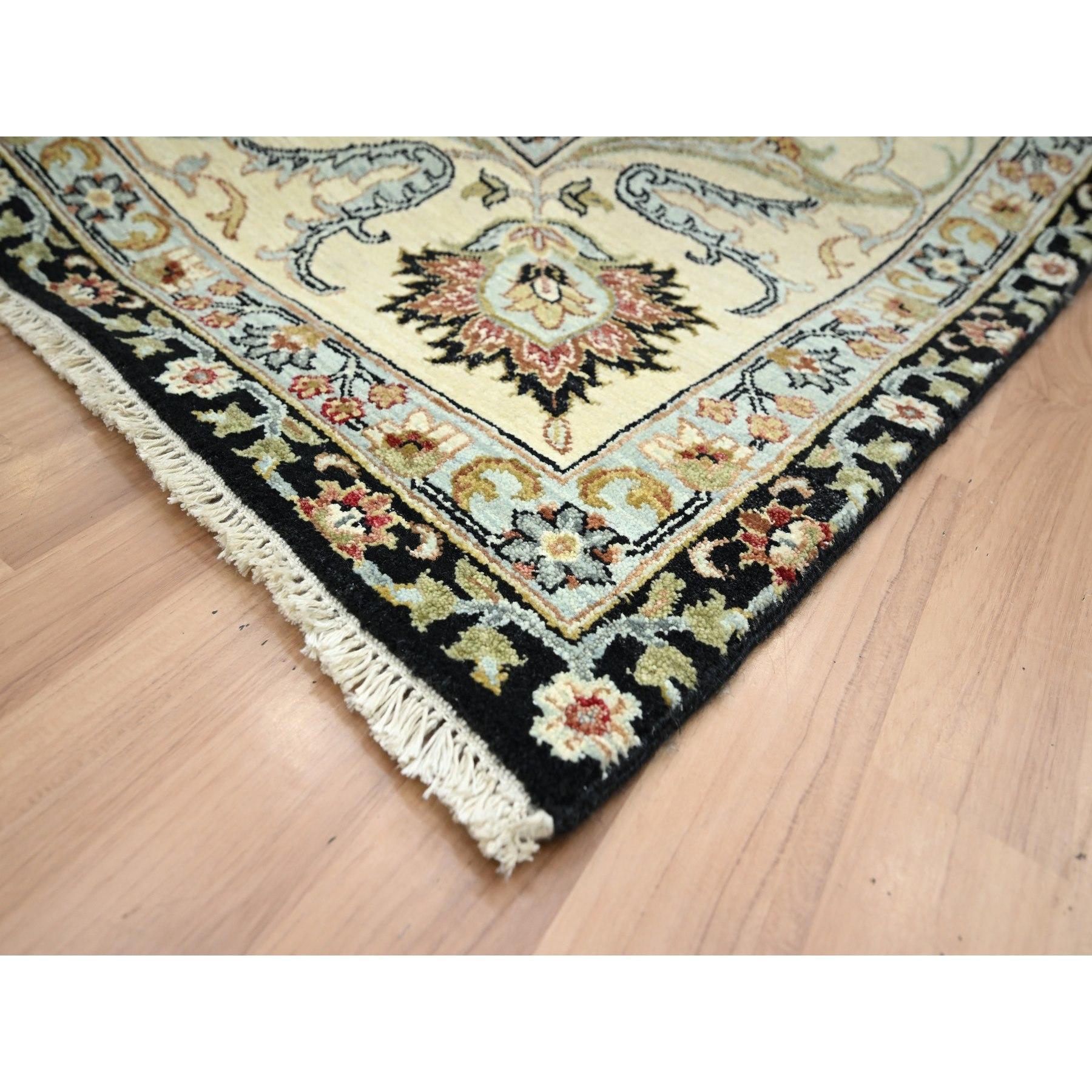 Alfombra Oriental de Lana con Motivos Florales Coloridos Agra Anudada a Mano Negra Ónix 9'x12'5 Siglo XXI y contemporáneo en venta