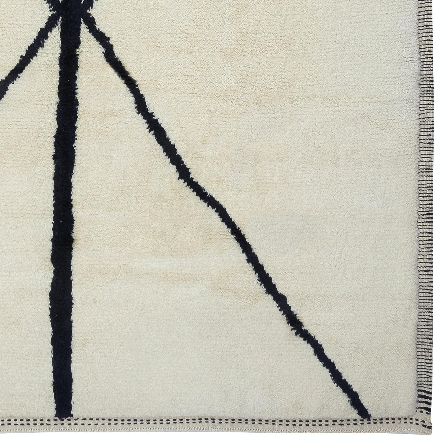 Laine 9x12.7 Ft Brand New Handmade Tulu Rug Made of 100% Natural Beige and Black Wool (Tapis Tulu fait à la main en laine beige et noire) en vente