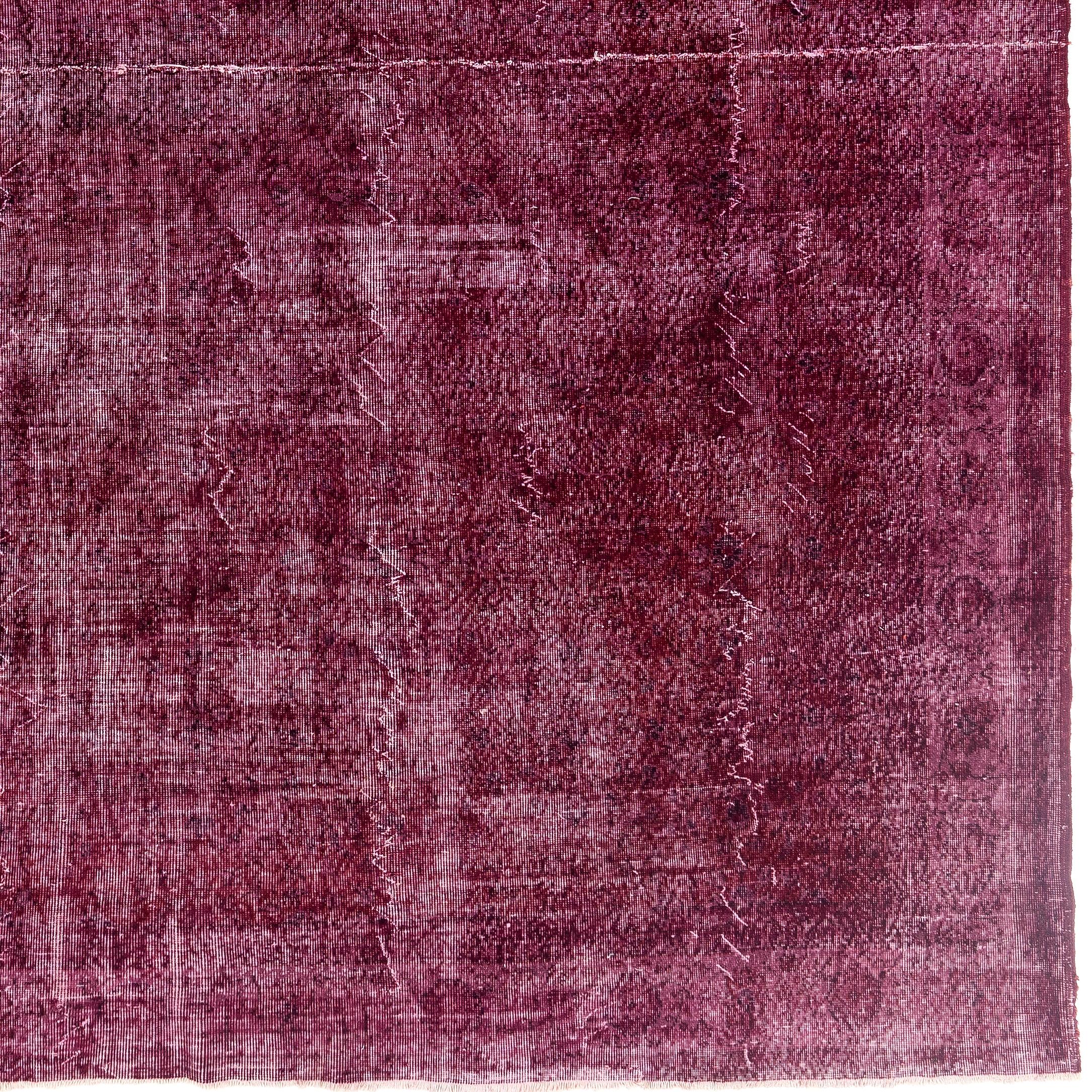 9x13 Ft Handmade Turkish Large Rug in Burgundy Red. Great 4 Modern Interiors In Good Condition For Sale In Philadelphia, PA