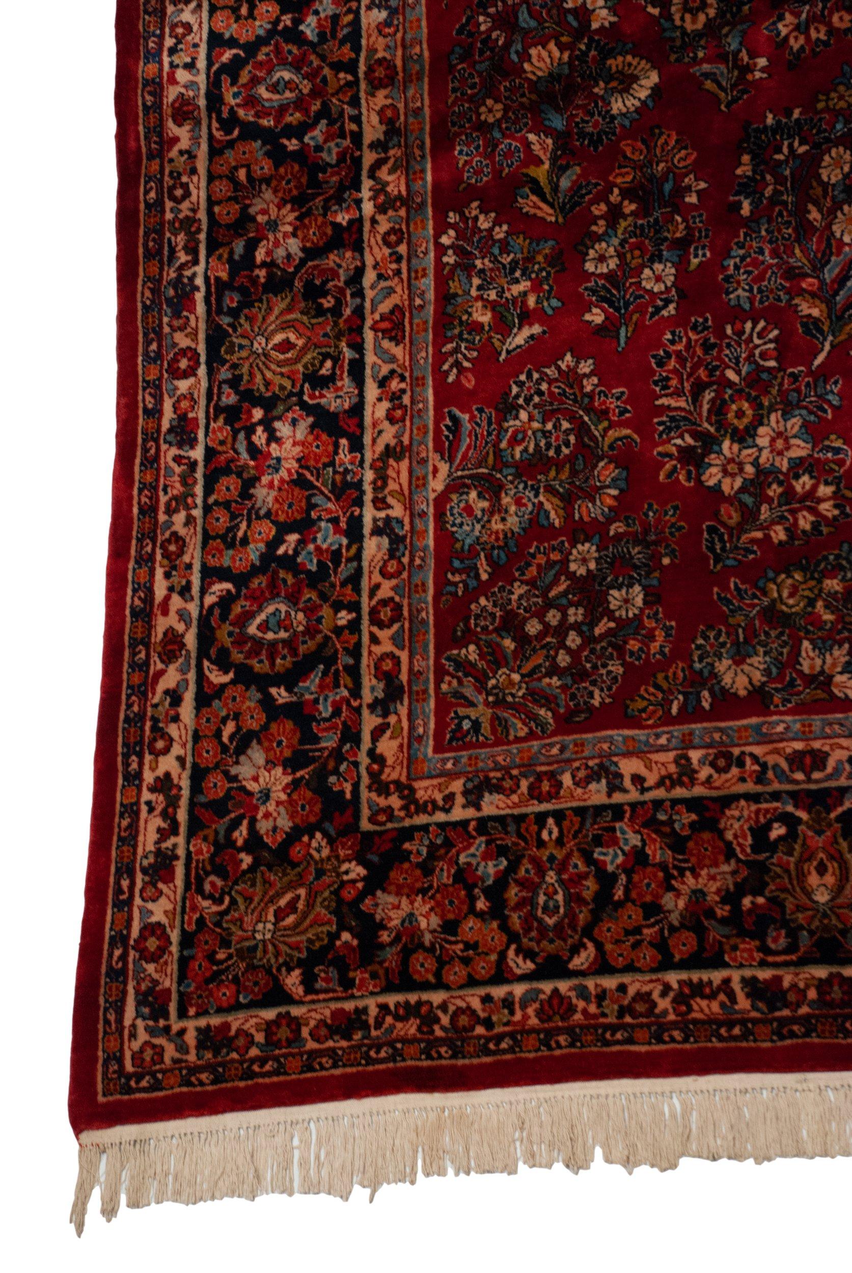 Vintage American Sarouk Carpet In Excellent Condition For Sale In Katonah, NY