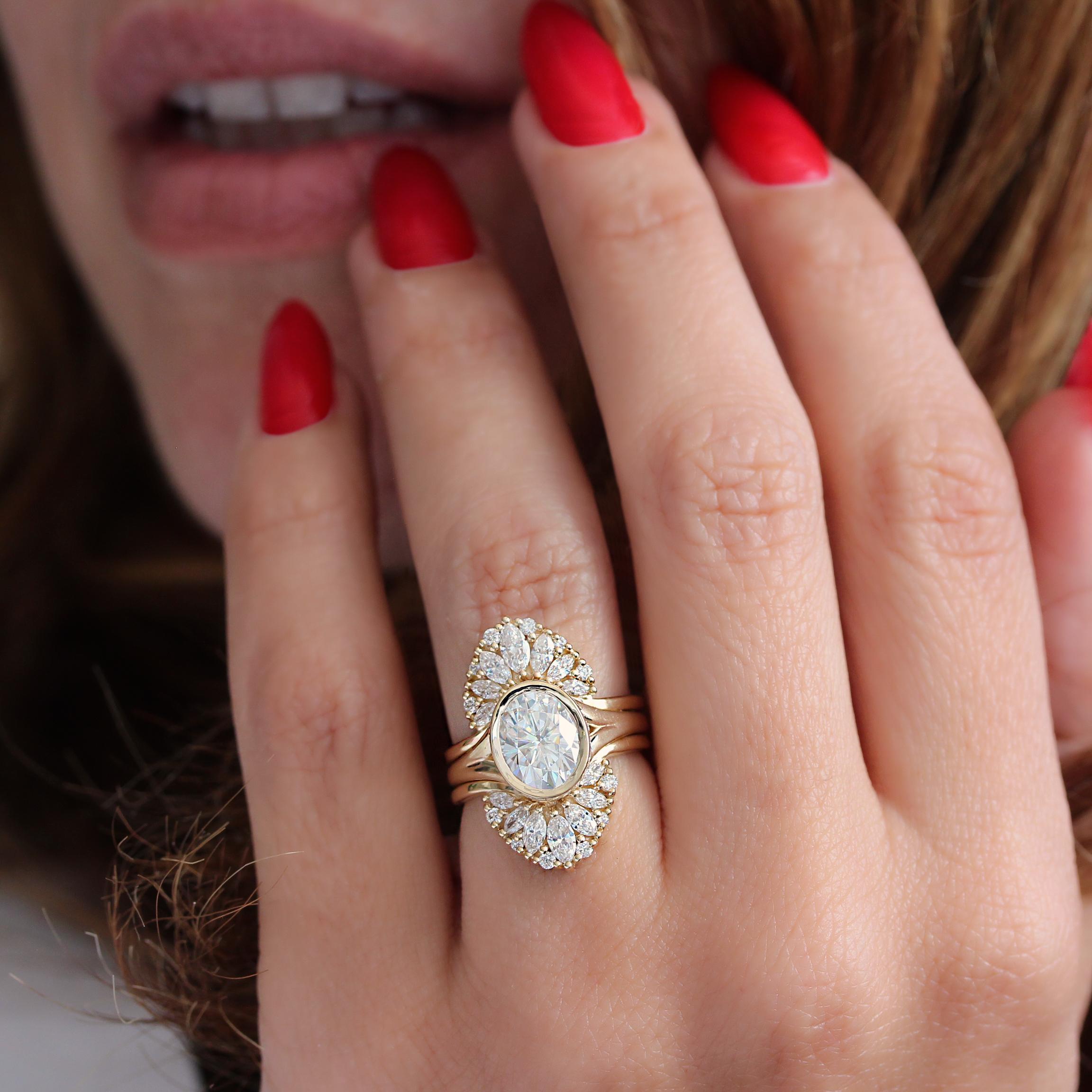 Im Angebot: 9X7mm Oval Moissanite Lünette Set Hidden Halo Einzigartige Verlobungsring Urban () 10