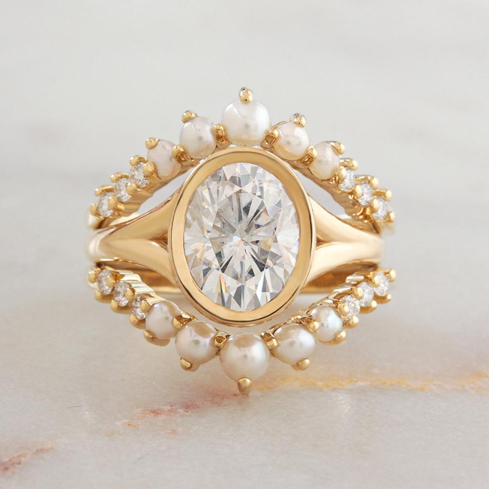 Im Angebot: 9X7mm Oval Moissanite Lünette Set Hidden Halo Einzigartige Verlobungsring Urban () 5