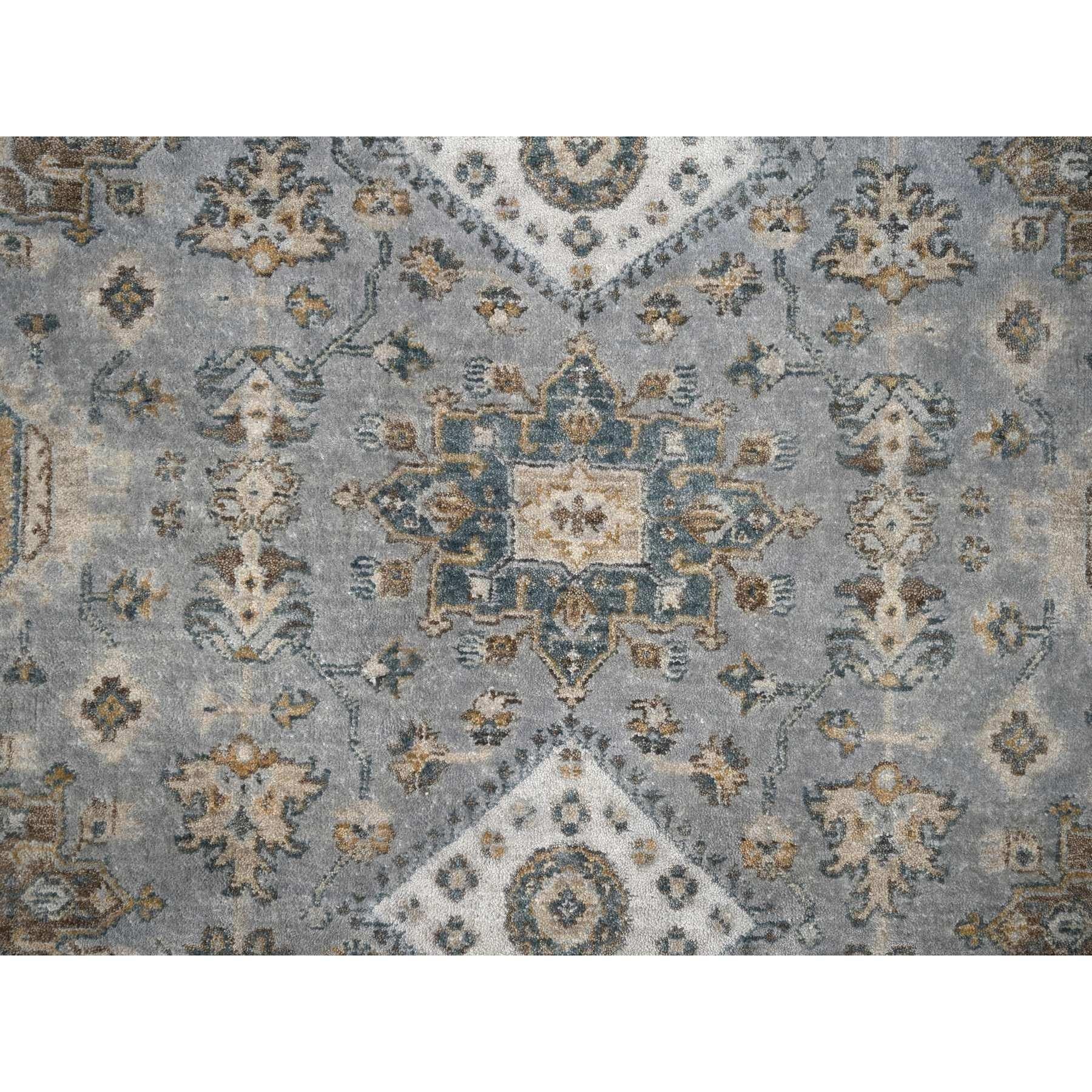 Noué à la main 9'x9' Blue Gray Hand Knotsted Karajeh Design Wool Round Oriental Rug (tapis oriental rond) en vente