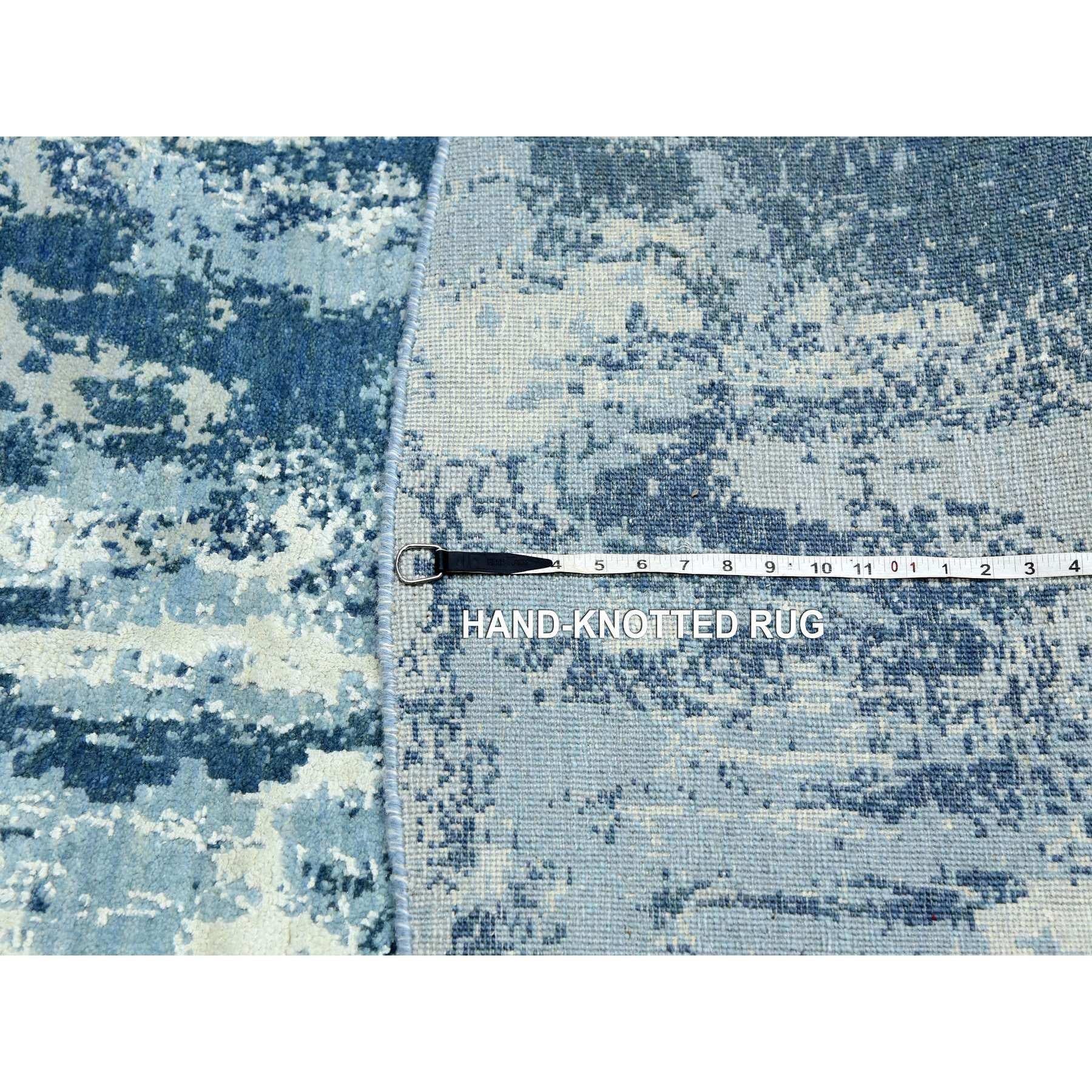 9'x9' Blau handgeknüpftes abstraktes Design Reine Seide und Wolle Runde Teppich im Angebot 5