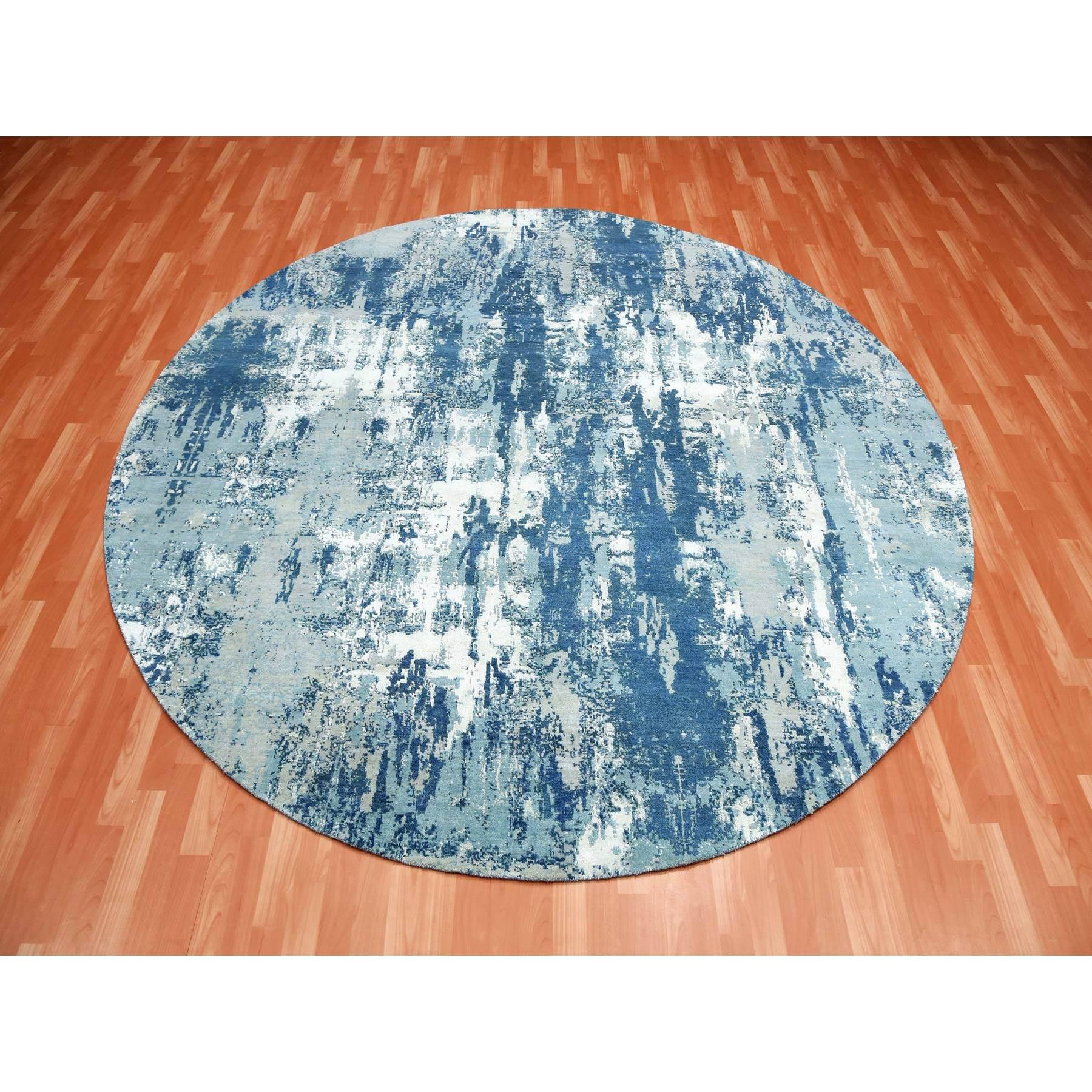 9'x9' Blau handgeknüpftes abstraktes Design Reine Seide und Wolle Runde Teppich (Moderne) im Angebot