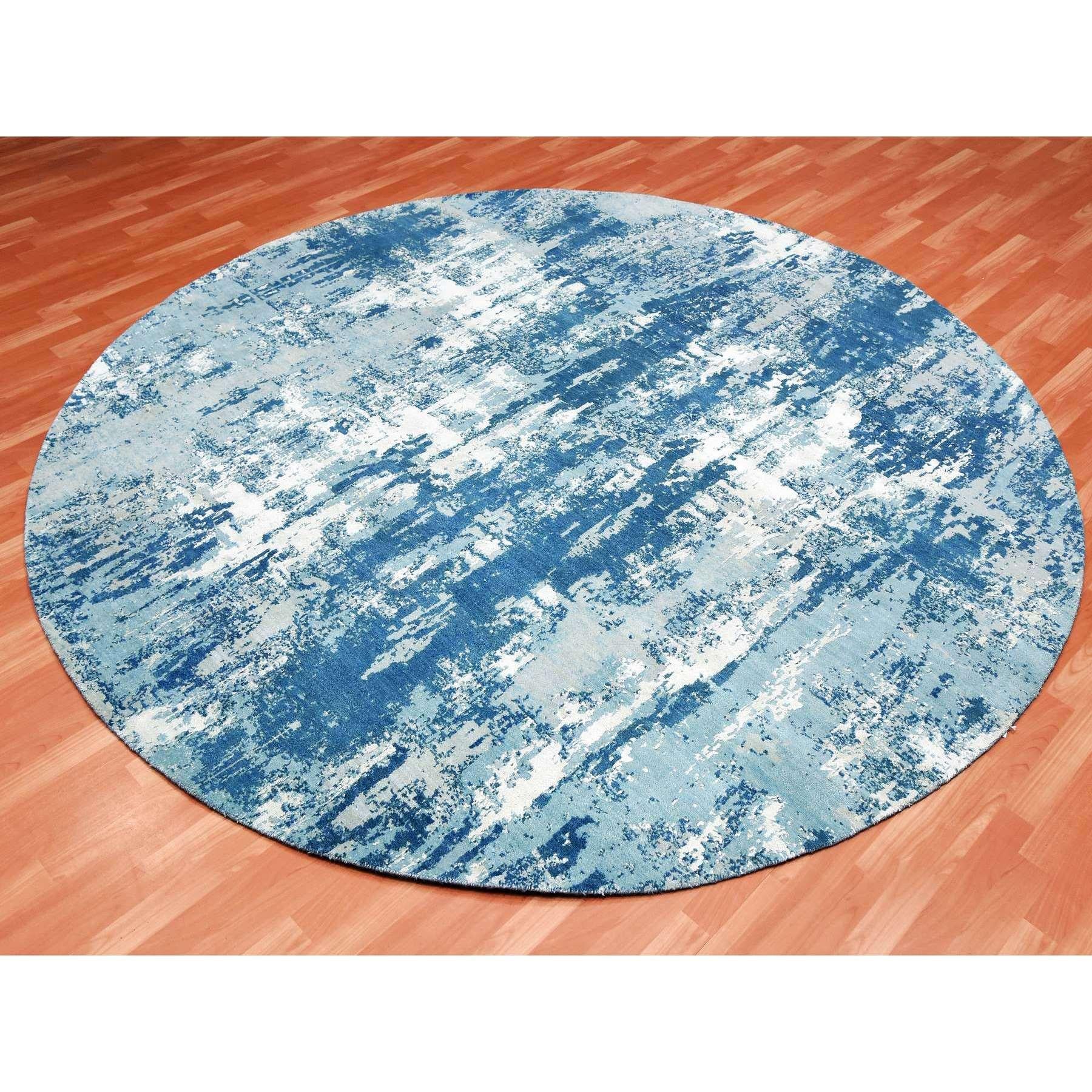 9'x9' Blau handgeknüpftes abstraktes Design Reine Seide und Wolle Runde Teppich (Indisch) im Angebot