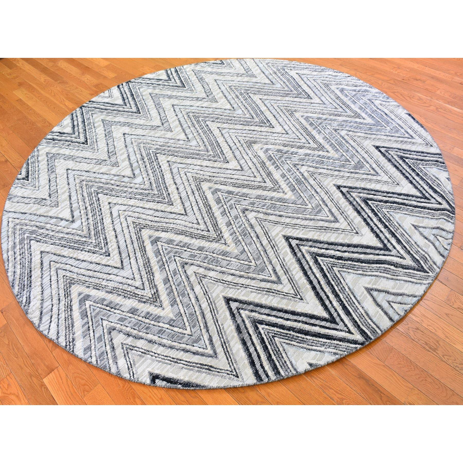 9'x9' Grau Chevron Design strukturierte Wolle und reine Seide handgeknüpft Runde Teppich (Handgeknüpft) im Angebot