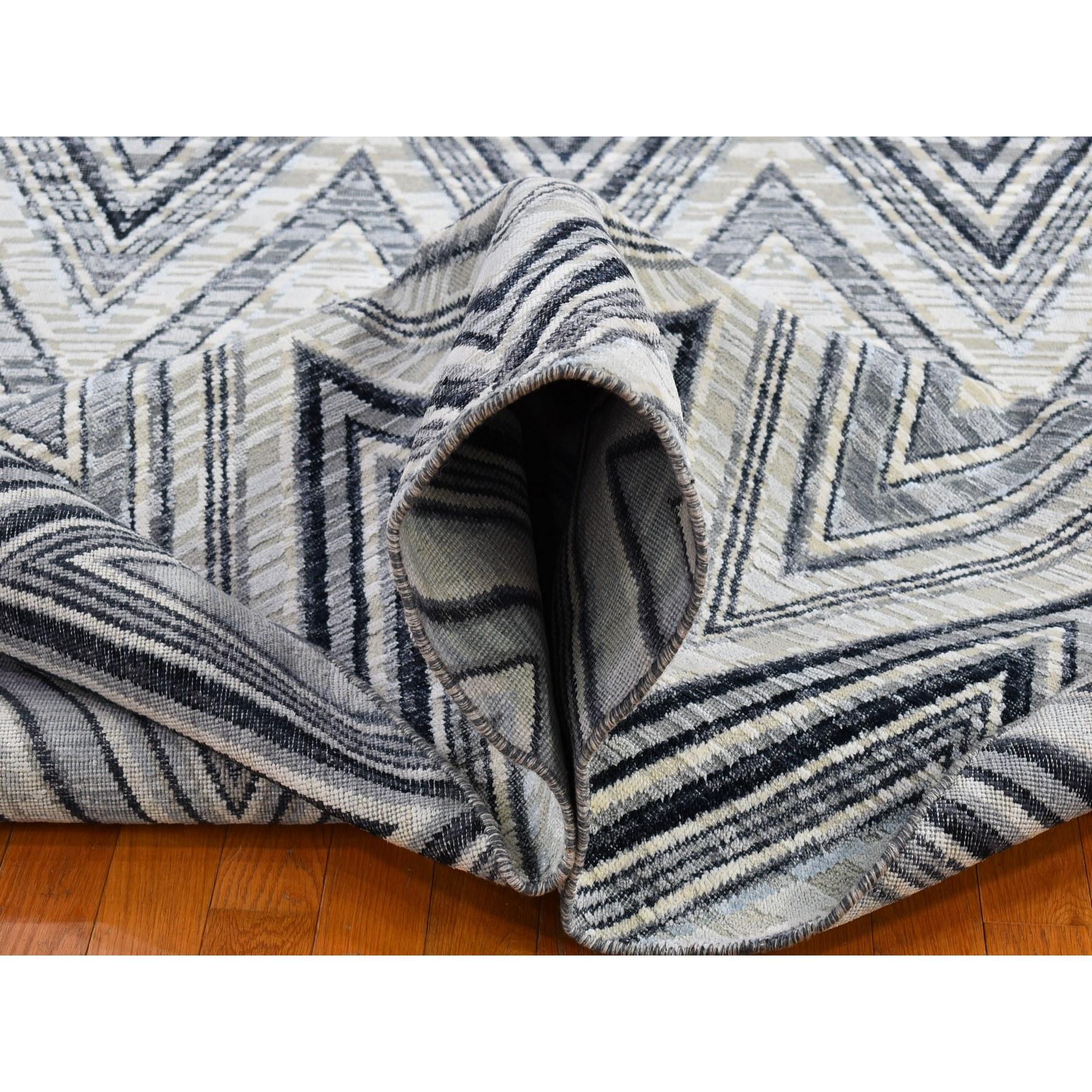 9'x9' Grau Chevron Design strukturierte Wolle und reine Seide handgeknüpft Runde Teppich (21. Jahrhundert und zeitgenössisch) im Angebot