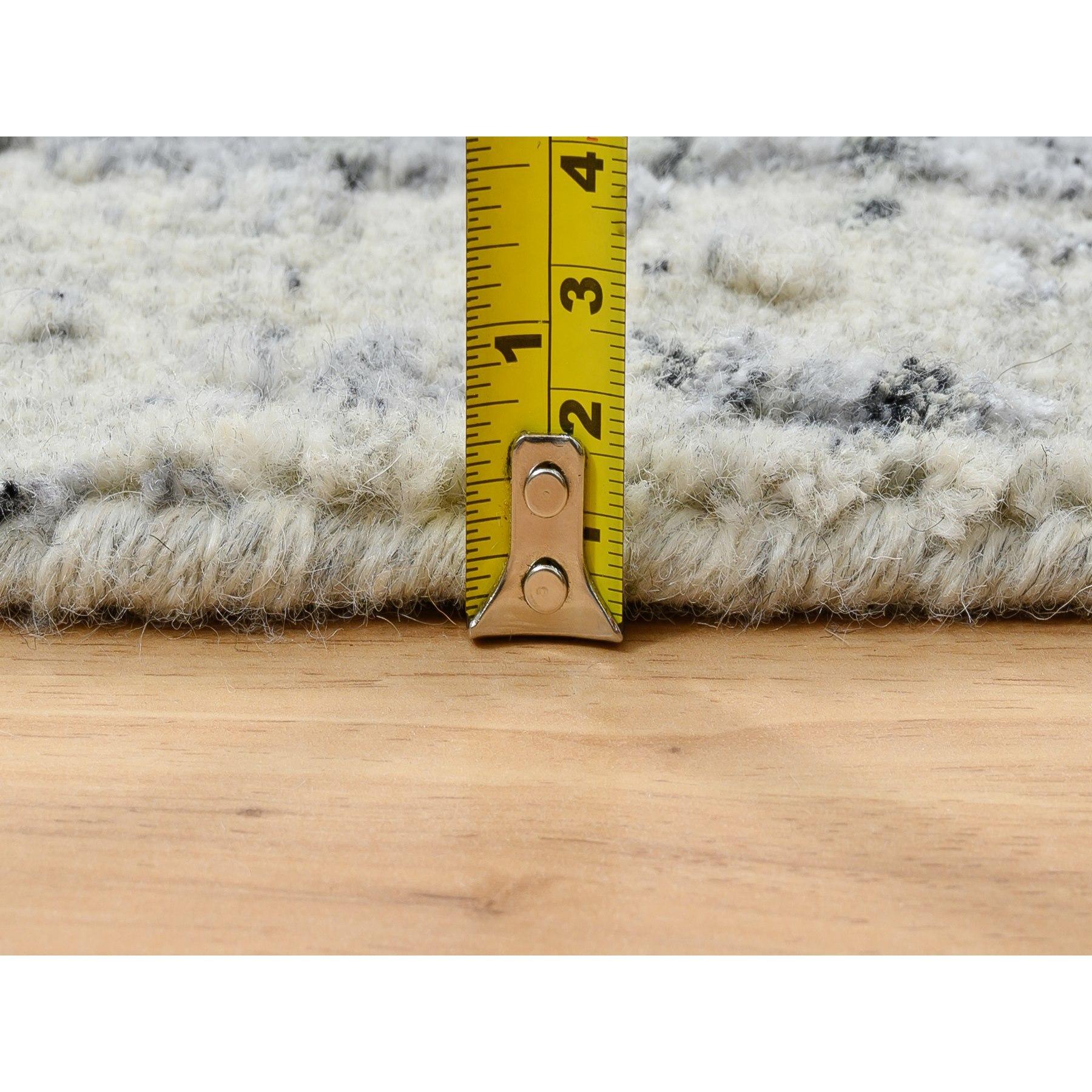 9'x9' Grau Ton in Ton Transitional Erased Design Jacquard Hand Loomed Rug im Angebot 3