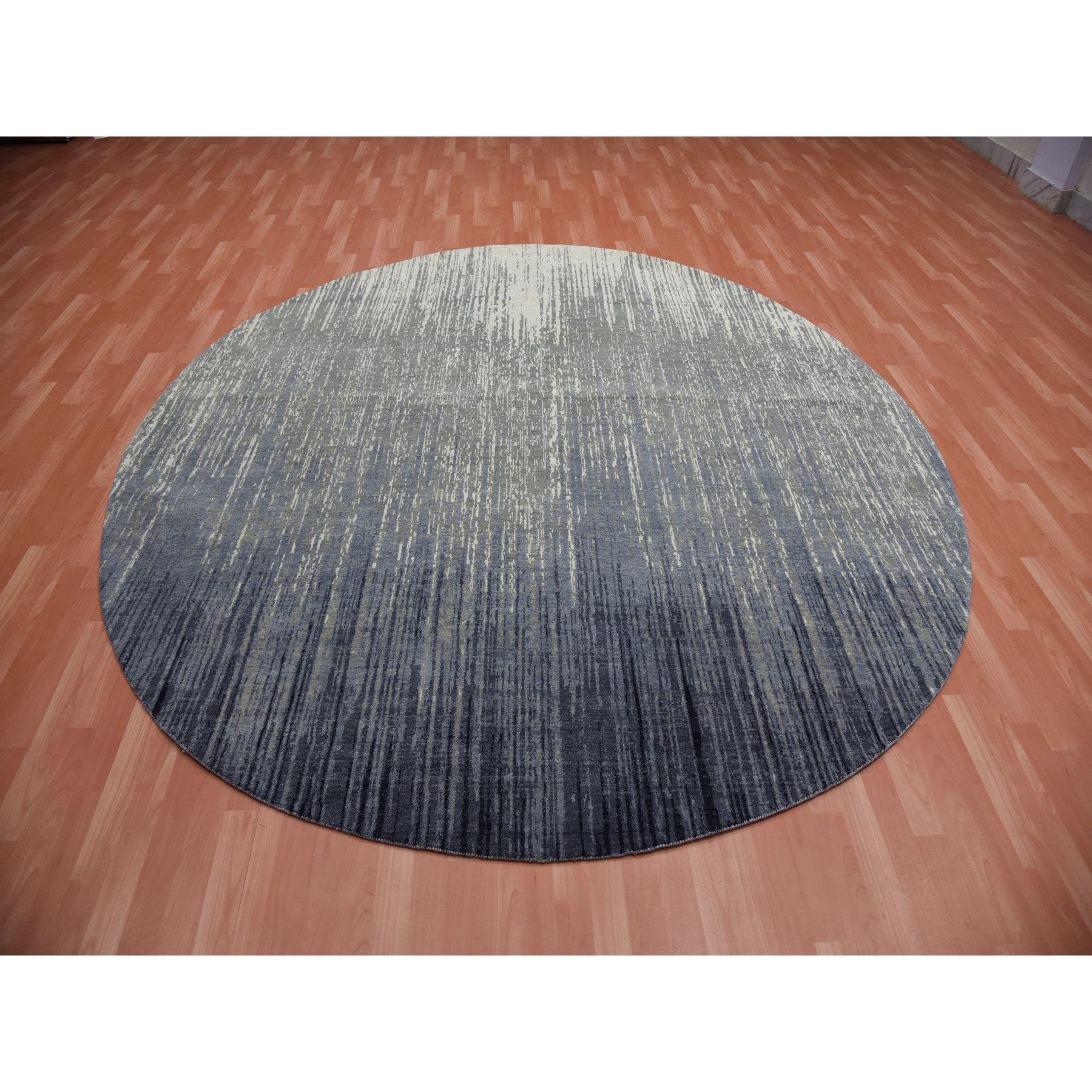This is a truly genuine one-of-a-kind Gray and Black Ombre Design Pure Wool Densely Woven Hand Knotted Modern l Round Oriental Rug. It has been Knotted for months and months in the centuries-old weaving craftsmanship techniques by expert