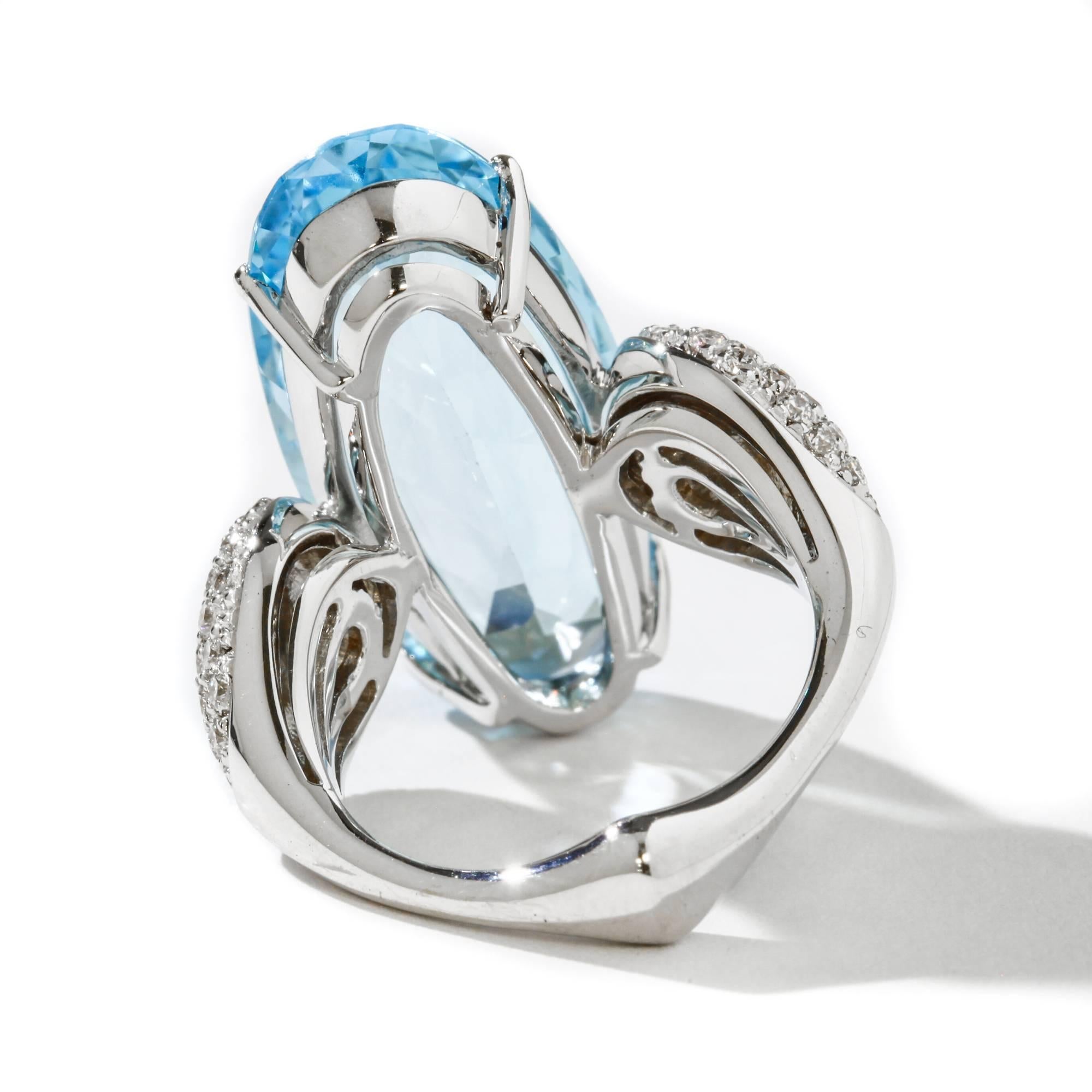 A & Furst Fleur-de-Lys Cocktail Ring Blue Topaz Diamonds 18 Karat White Gold For Sale 2