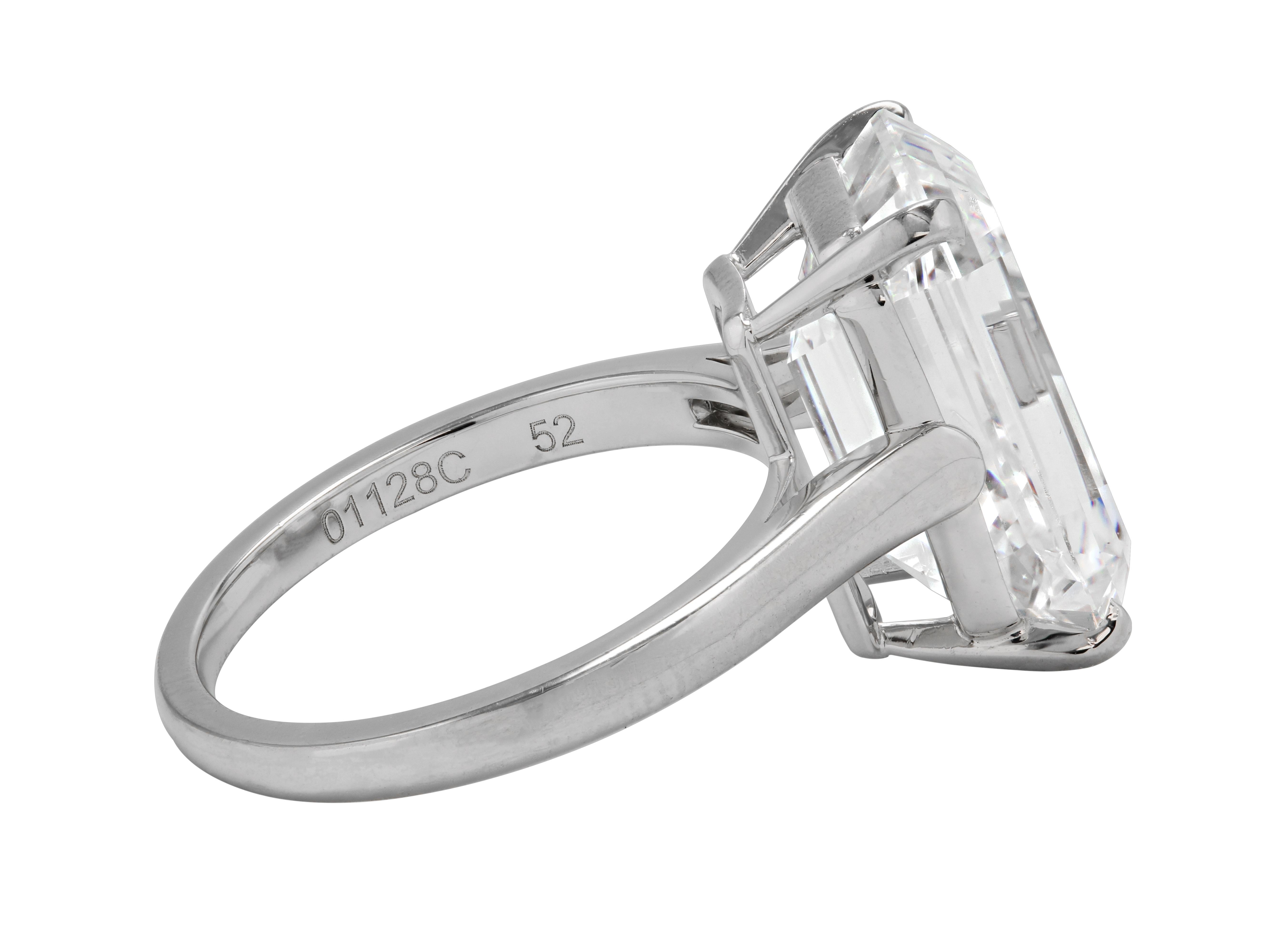 10.07 Carat E VS1 Emerald Cut Platinum Diamond Ring, by Cartier In Excellent Condition For Sale In Beverly Hills, CA