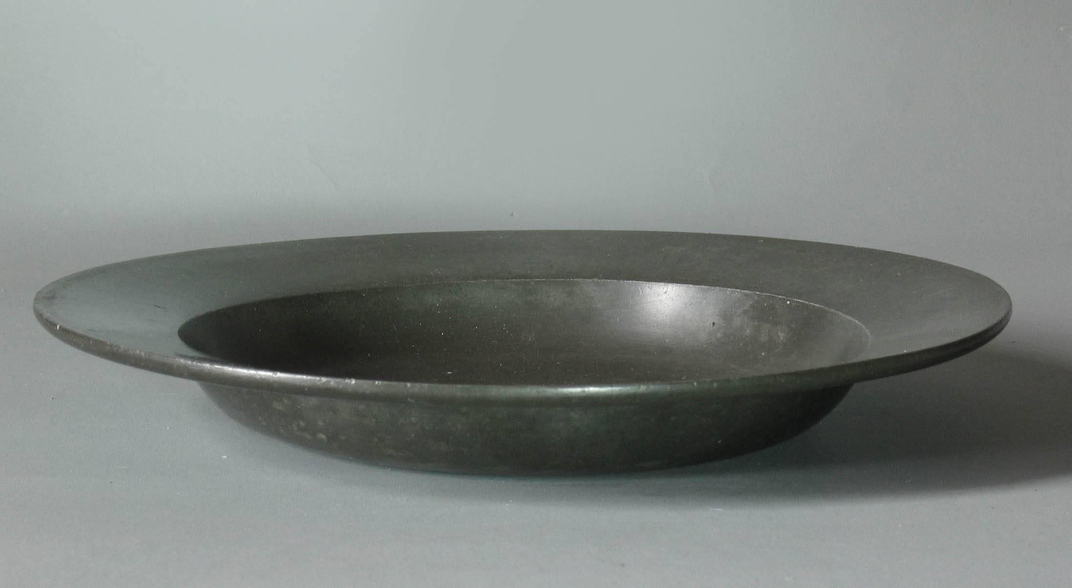 Export Pewter Dish and Plate by Townsend & Compton of London, 1784-1802 In Good Condition In Ottawa, Ontario