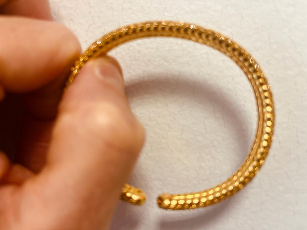 Bracelet jonc fantaisie en diamant jaune de 12 carats serti en pavé, 9 mm de large en vente 6