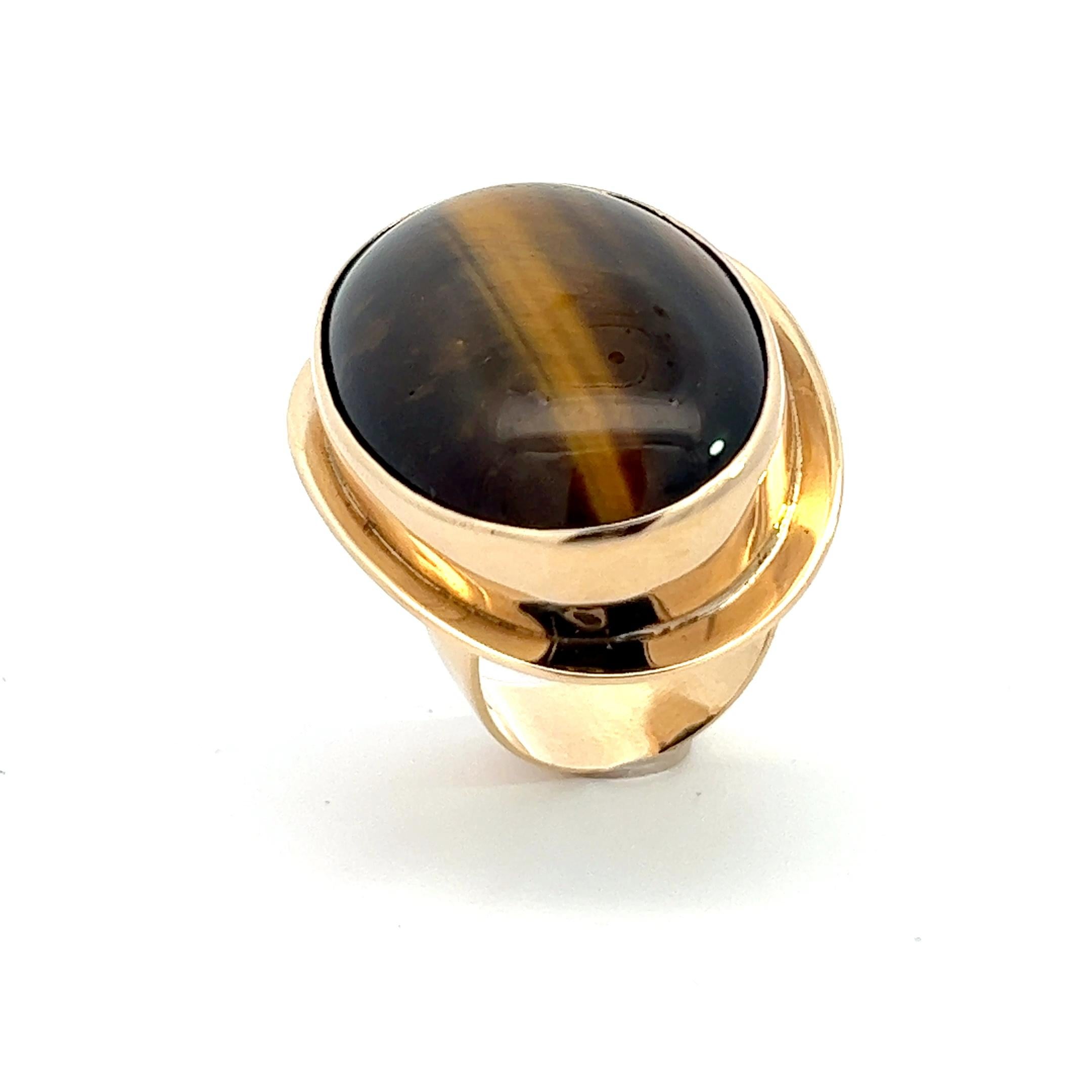 A 14k yellow gold and Tiger's Eye Quartz ring by Paul Erik Jensen.

Origin: Løgstrup, Denmark.
Age: circa 1970.
Ring size: 54.
Weight: circa 21.2 grams.
Marked with the initials P.E.J. and 585.

This ring can be resized by a goldsmith.

Please note