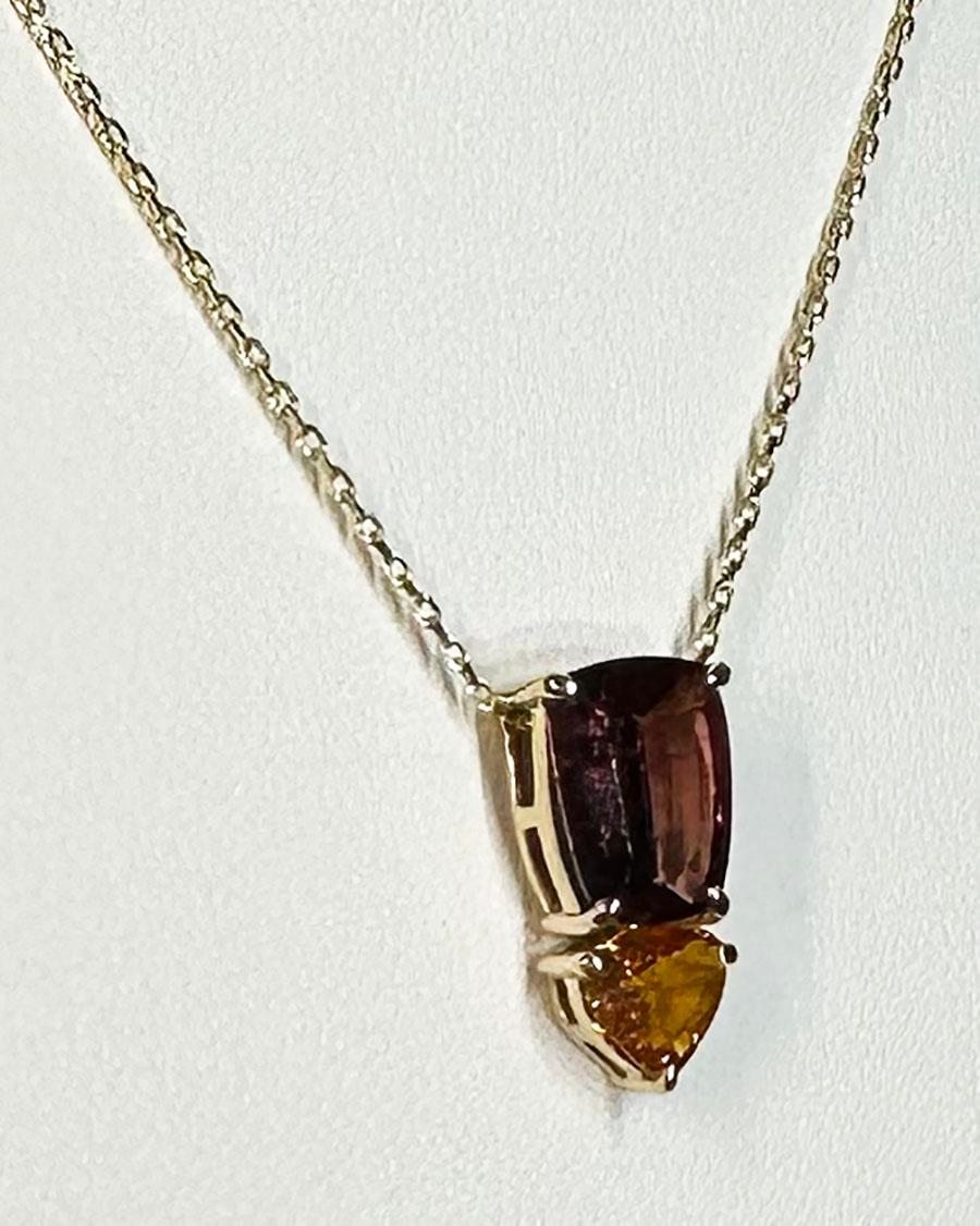 A 14kt Yellow Gold Pendant with Sapphires For Sale 4