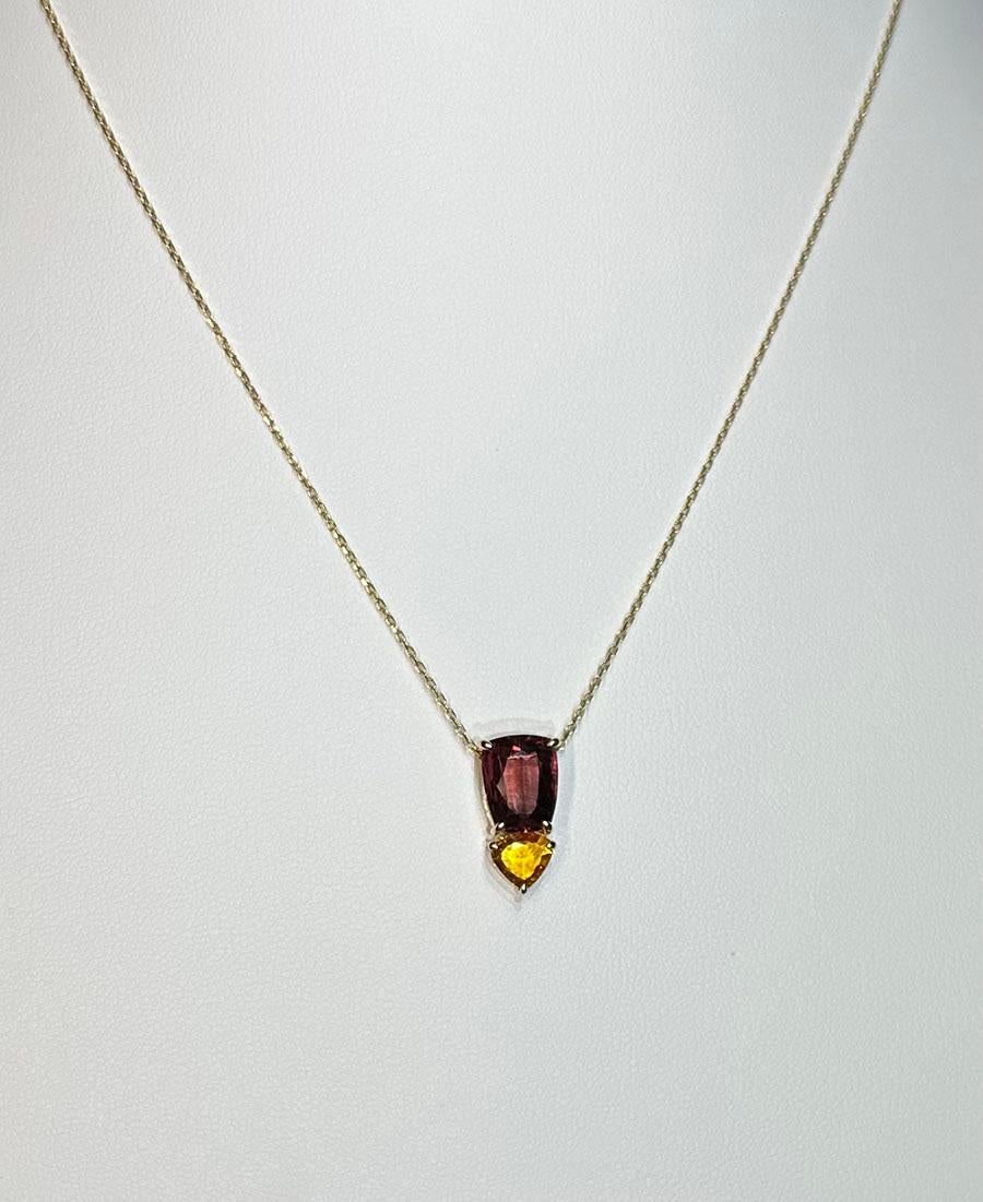 A 14kt Yellow Gold Pendant with Sapphires For Sale 5
