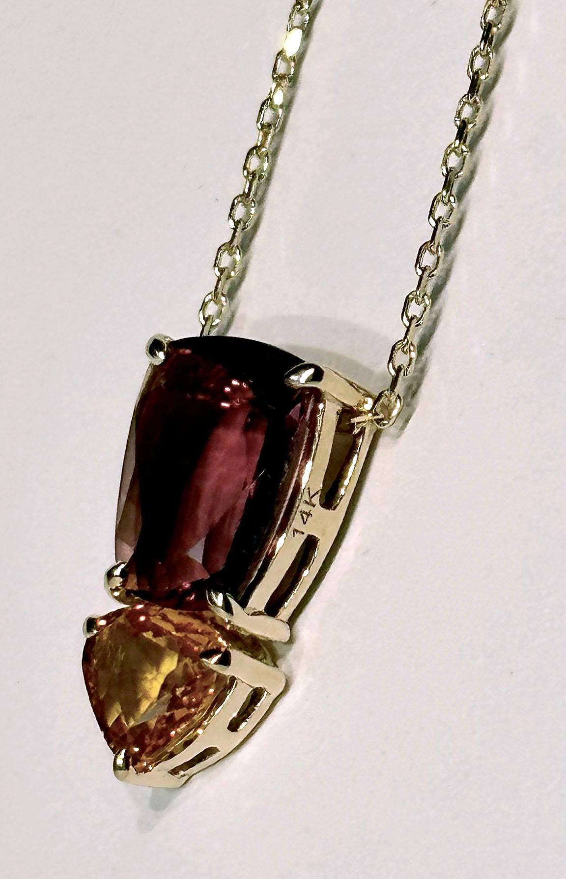 A 14kt Yellow Gold Pendant with Sapphires In New Condition For Sale In Seattle, WA