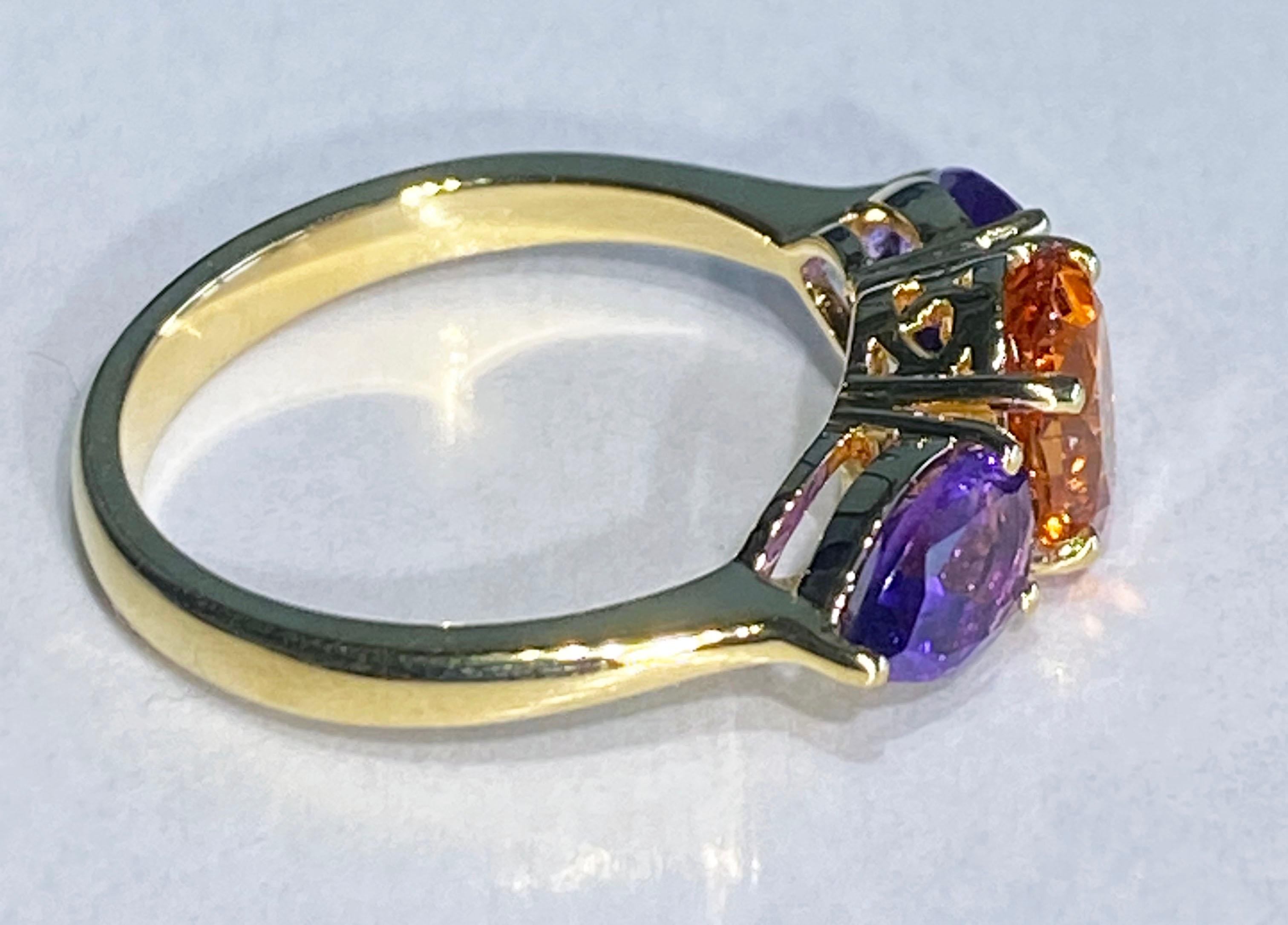 Ring aus 14-karätigem Gelbgold mit Mandarin-Granat und Amethyst im Zustand „Neu“ im Angebot in Seattle, WA