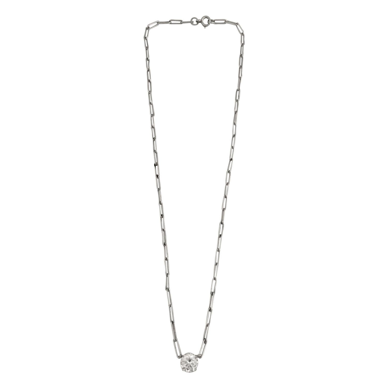 A 18 kt white gold necklace, (750/000) set with a 1.50 carat brilliant-cut diamond.
GIA certificate : E - VVS1
Length : 400 mm