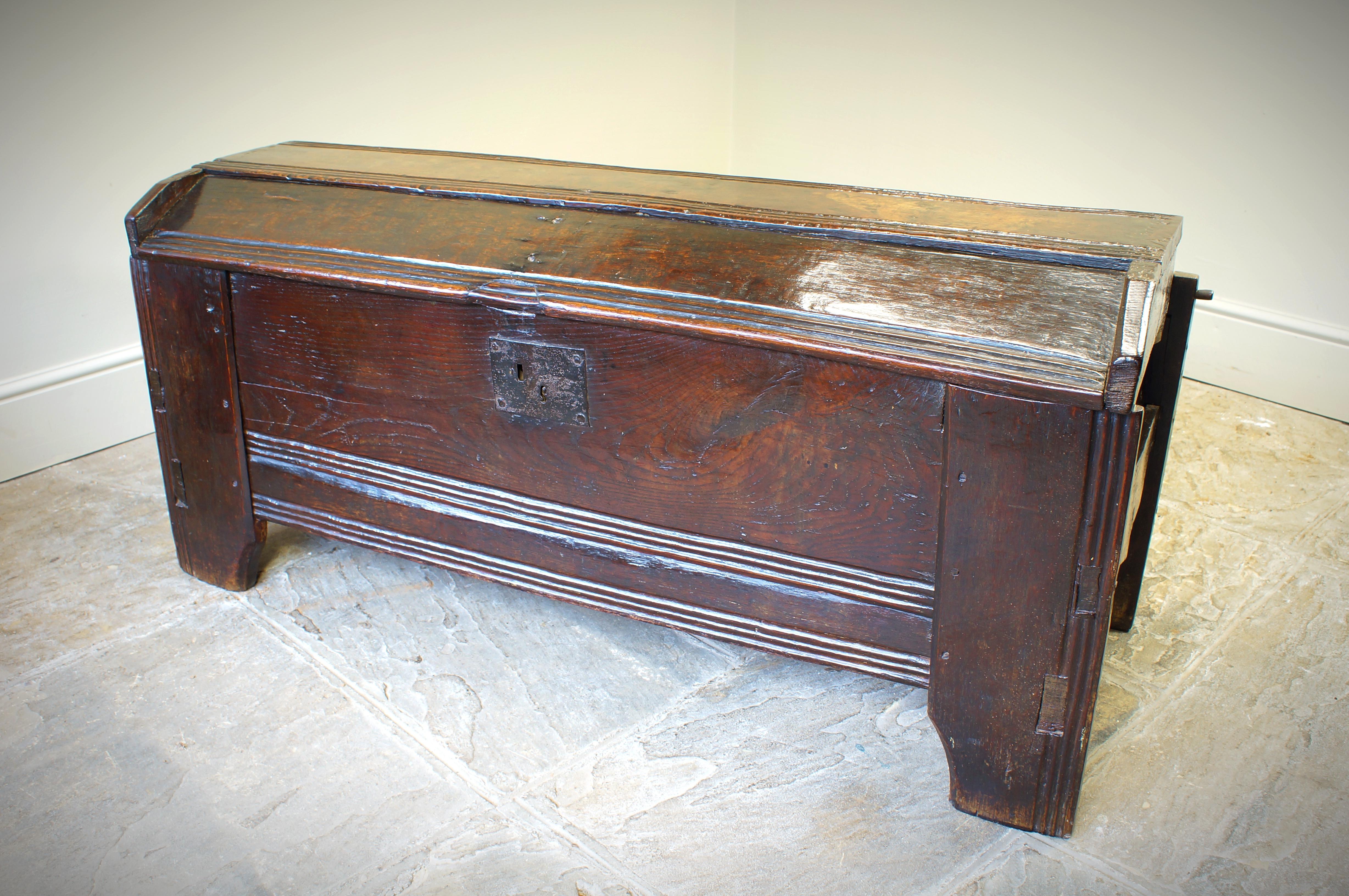 A 16th Century Boarded Oak Clamp-front Chest Or Ark, Welsh Borders, Circa 1550 For Sale 11