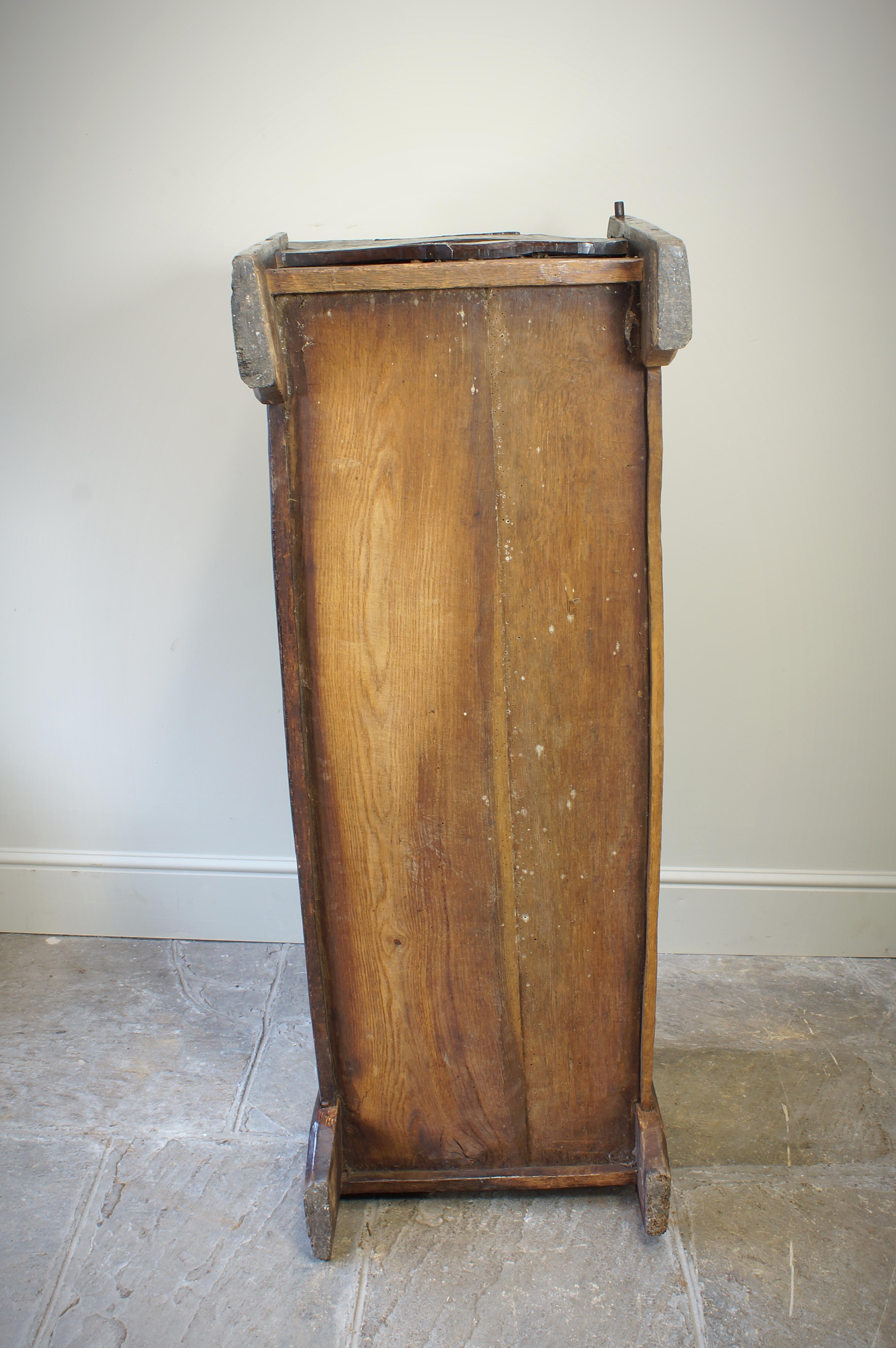 A 16th Century Boarded Oak Clamp-front Chest Or Ark, Welsh Borders, Circa 1550 In Good Condition For Sale In Skipton, GB