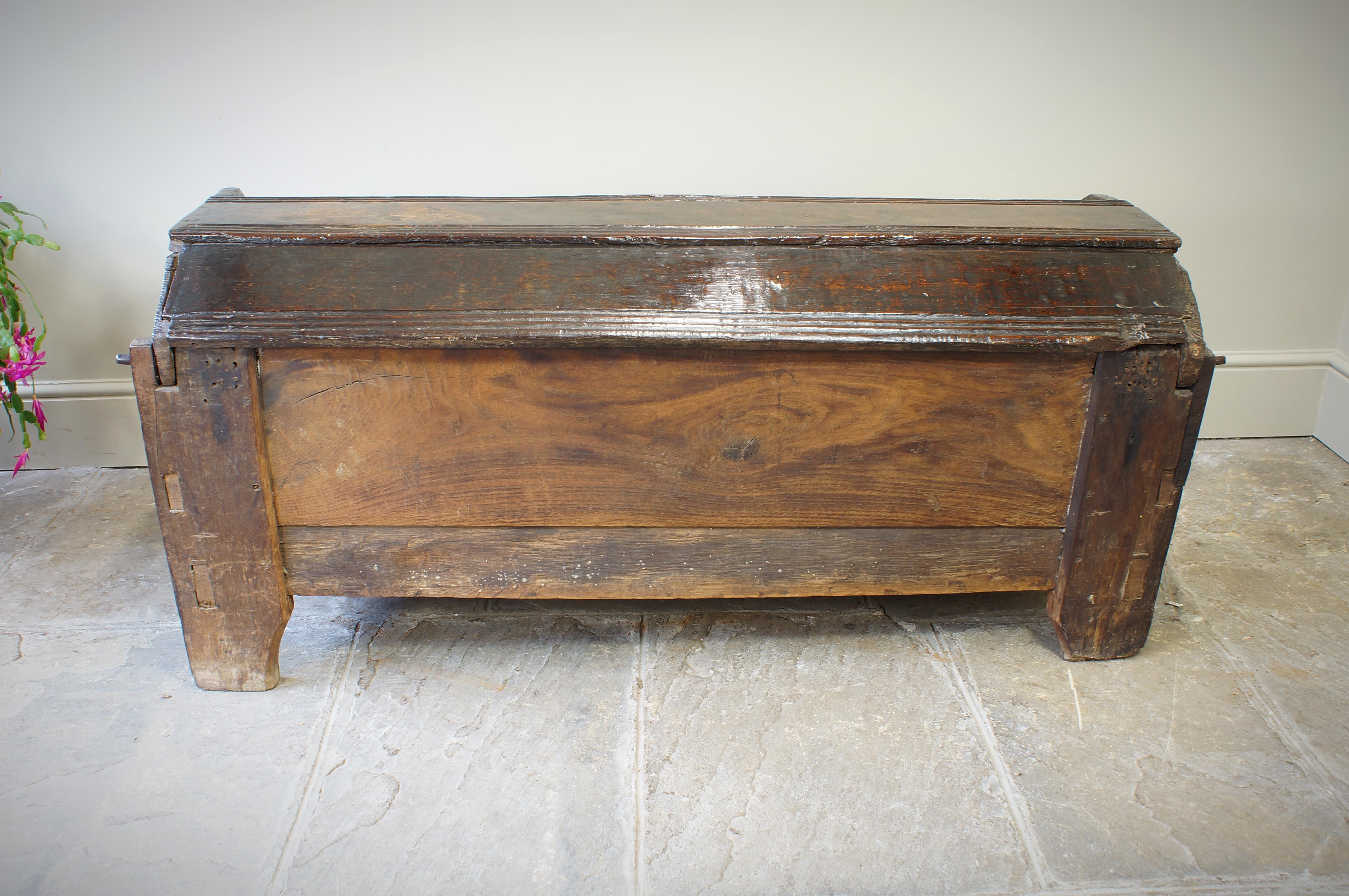 English A 16th Century Boarded Oak Clamp-front Chest Or Ark, Welsh Borders, Circa 1550 For Sale