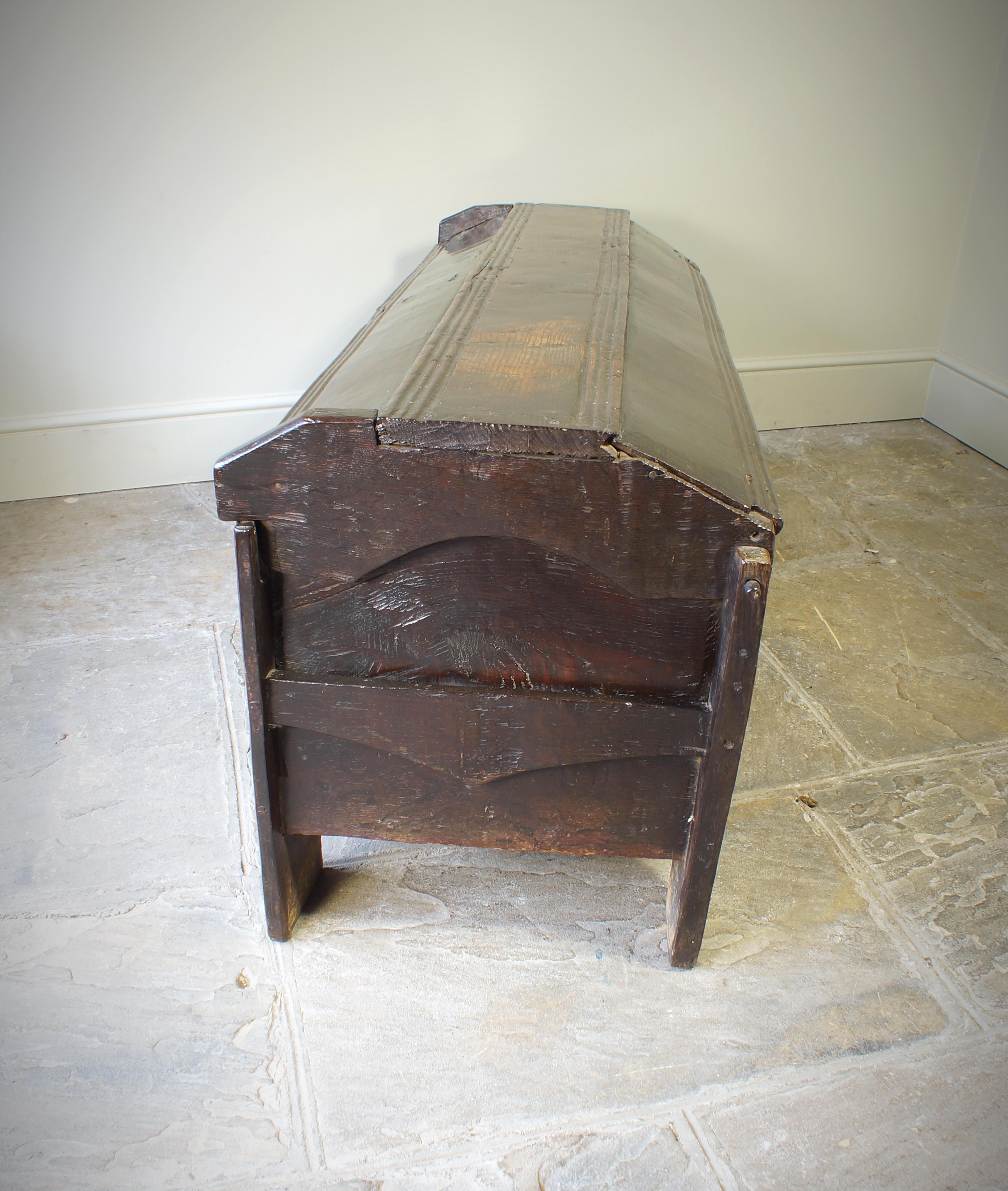 A 16th Century Boarded Oak Clamp-front Chest Or Ark, Welsh Borders, Circa 1550 For Sale 2