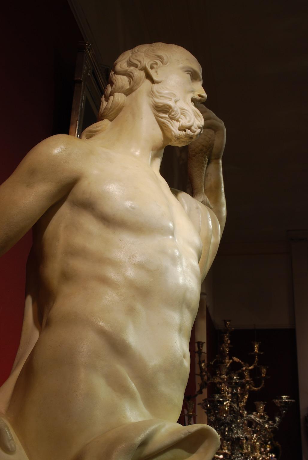 italien Sculpture de Poséidon en marbre sculpté du 16e siècle en vente