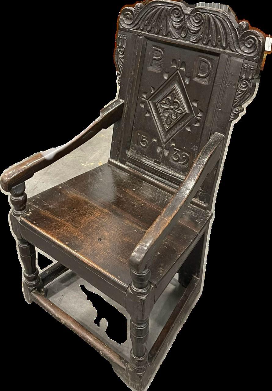 A 16th CENTURY OAK WAINSCOT CHAIR DATED 1539 For Sale 3