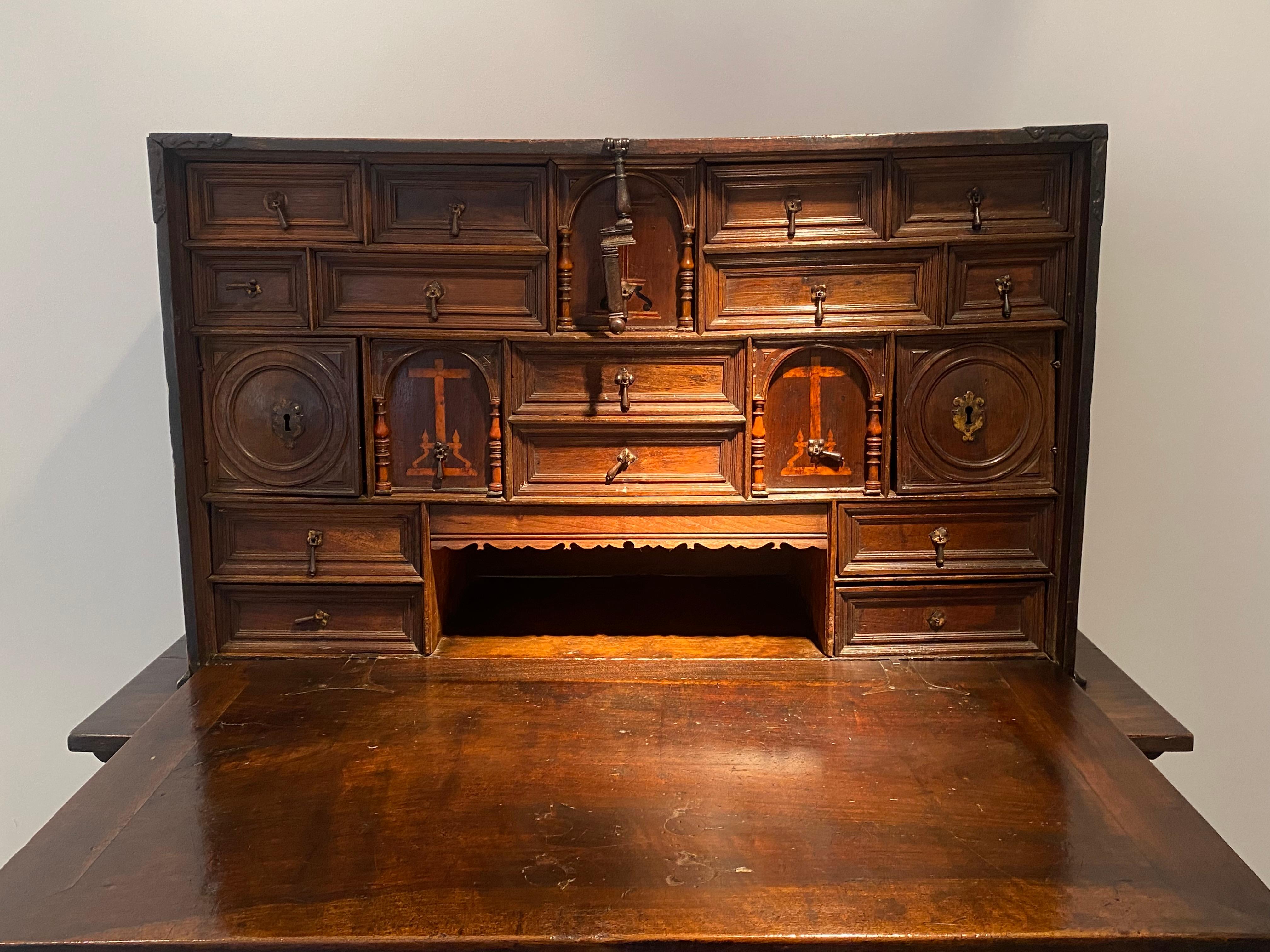 A 17 th Century Spanish Walnut Bargueno in vendita 1