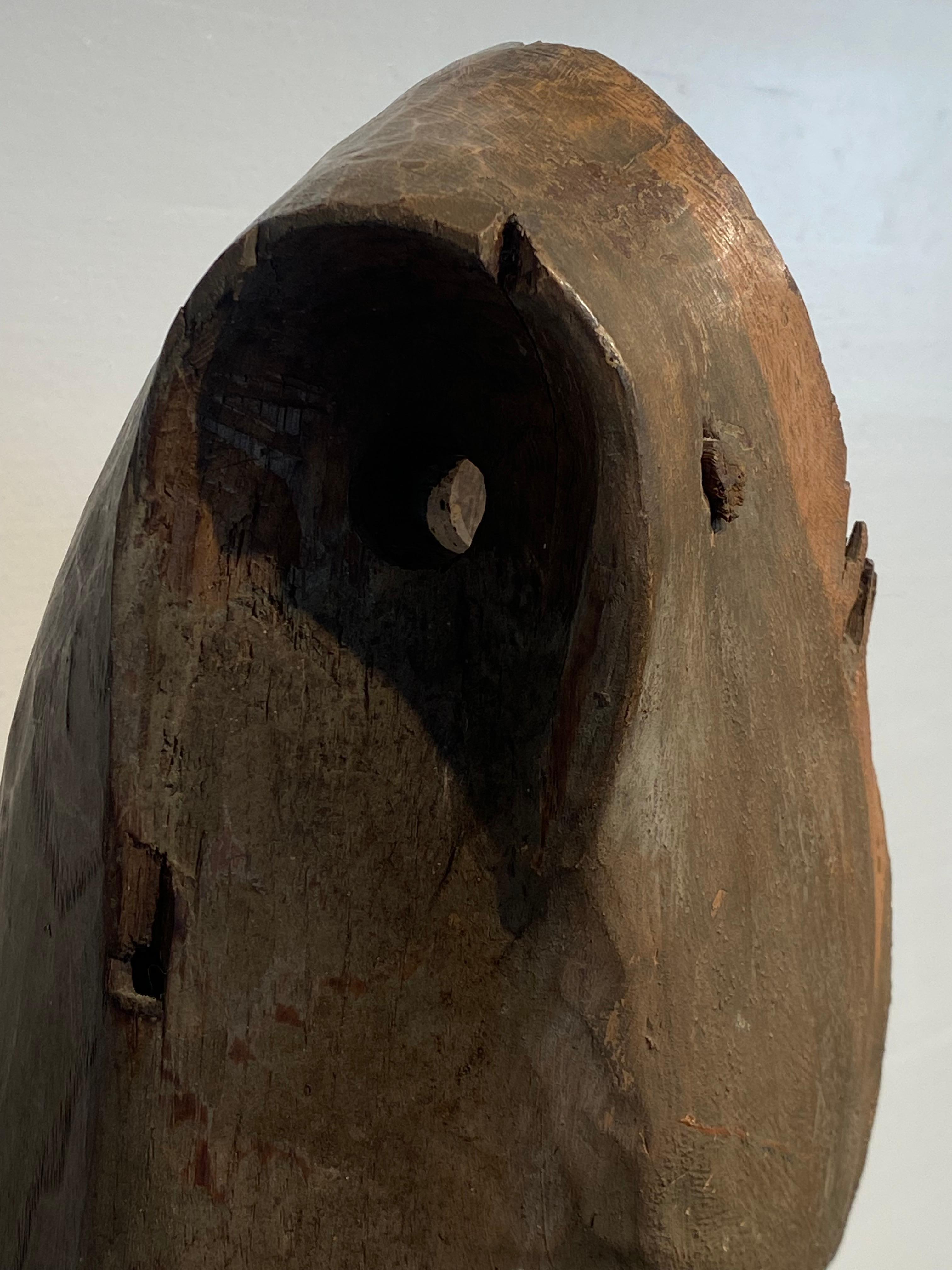 Estatua de madera policromada del siglo XVII en venta 4