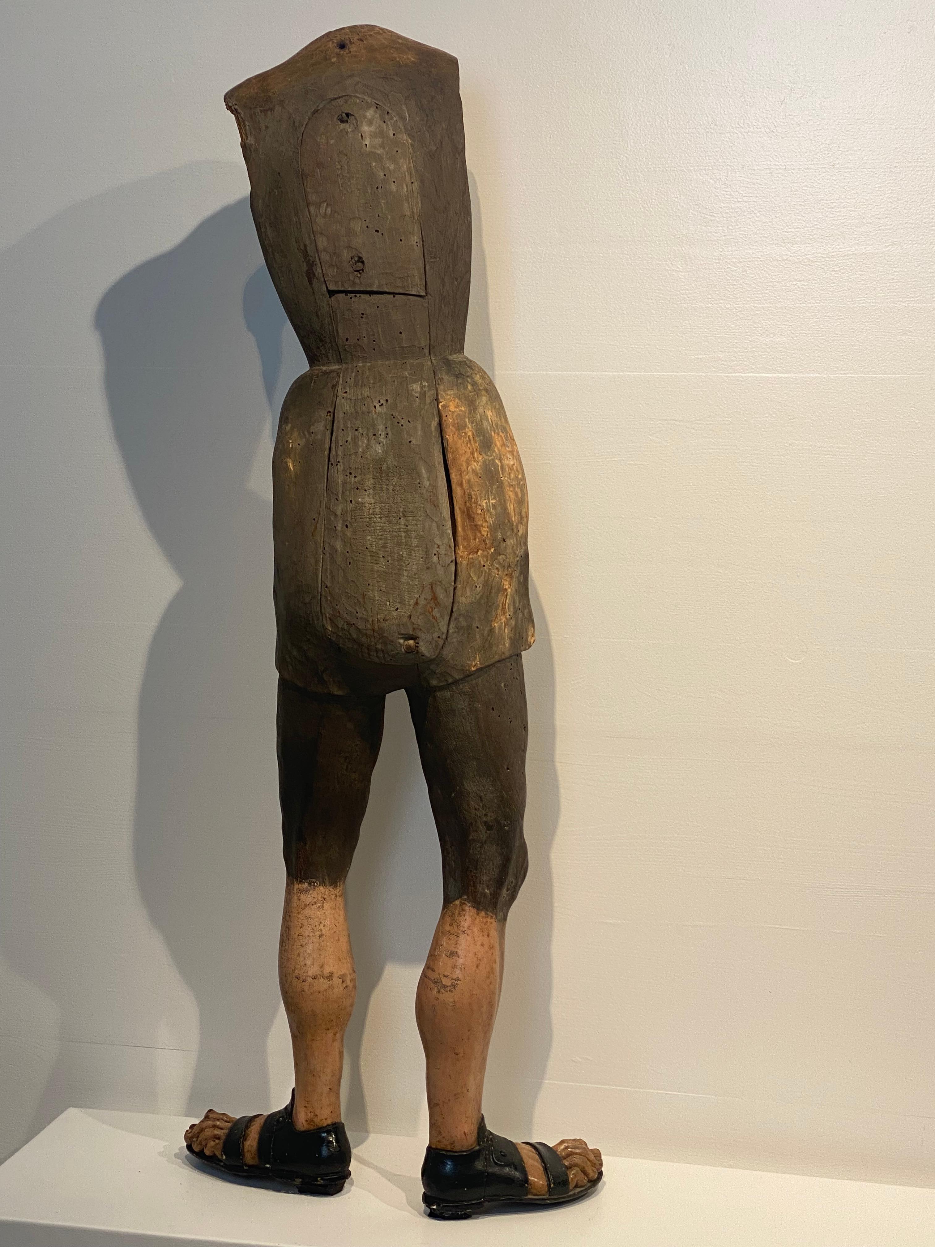 Estatua de madera policromada del siglo XVII en venta 5